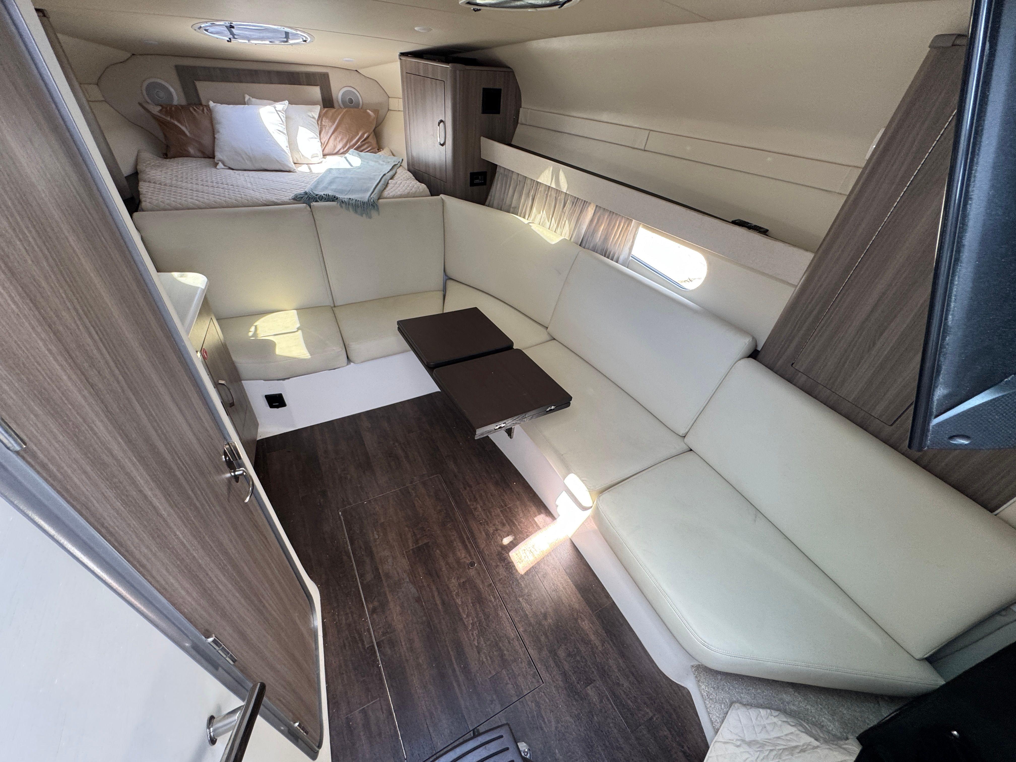 2023 REGAL 33 EXPRESS - Image 35