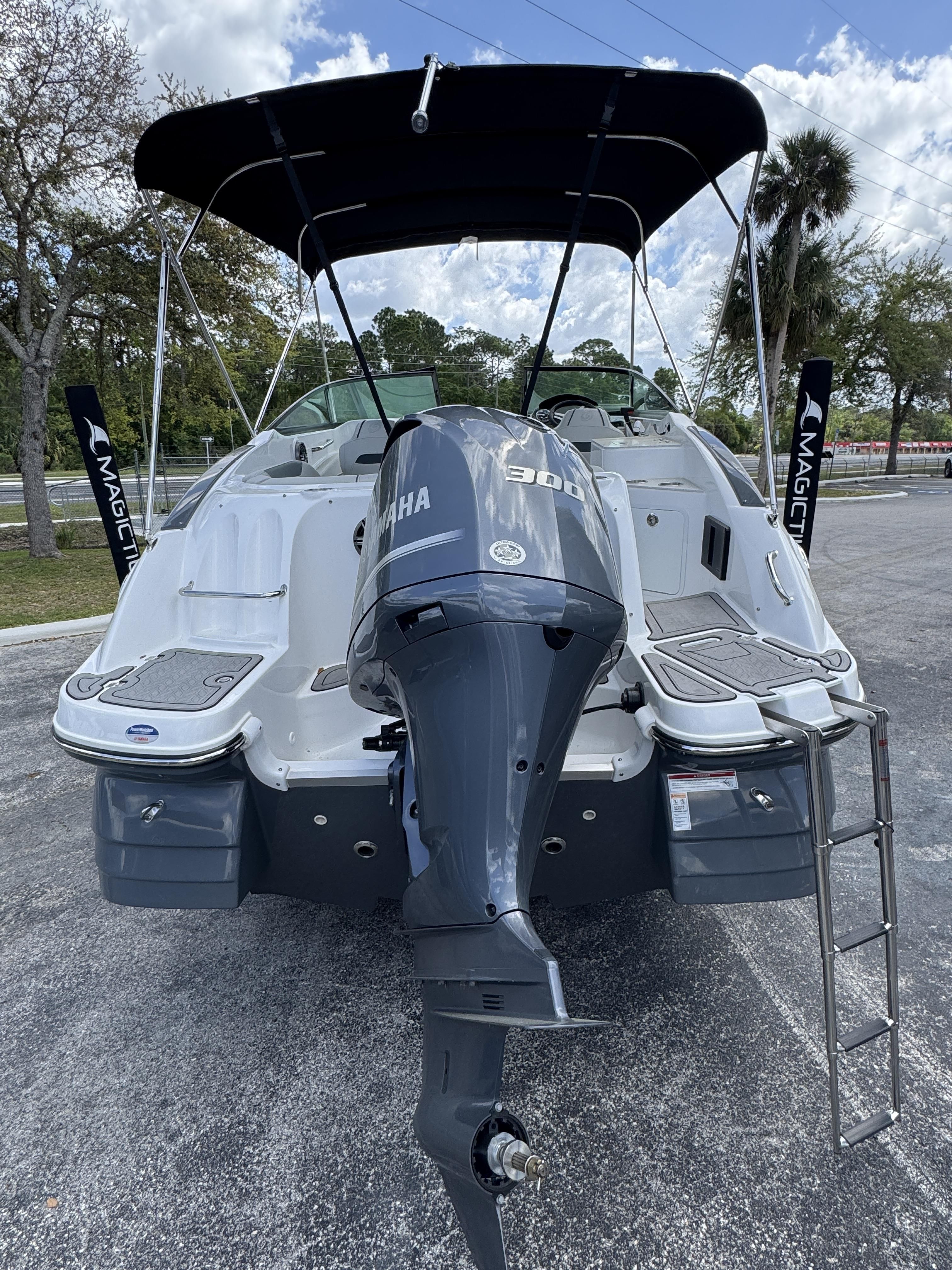 2026 Hurricane SunDeck 2400 OB - 5