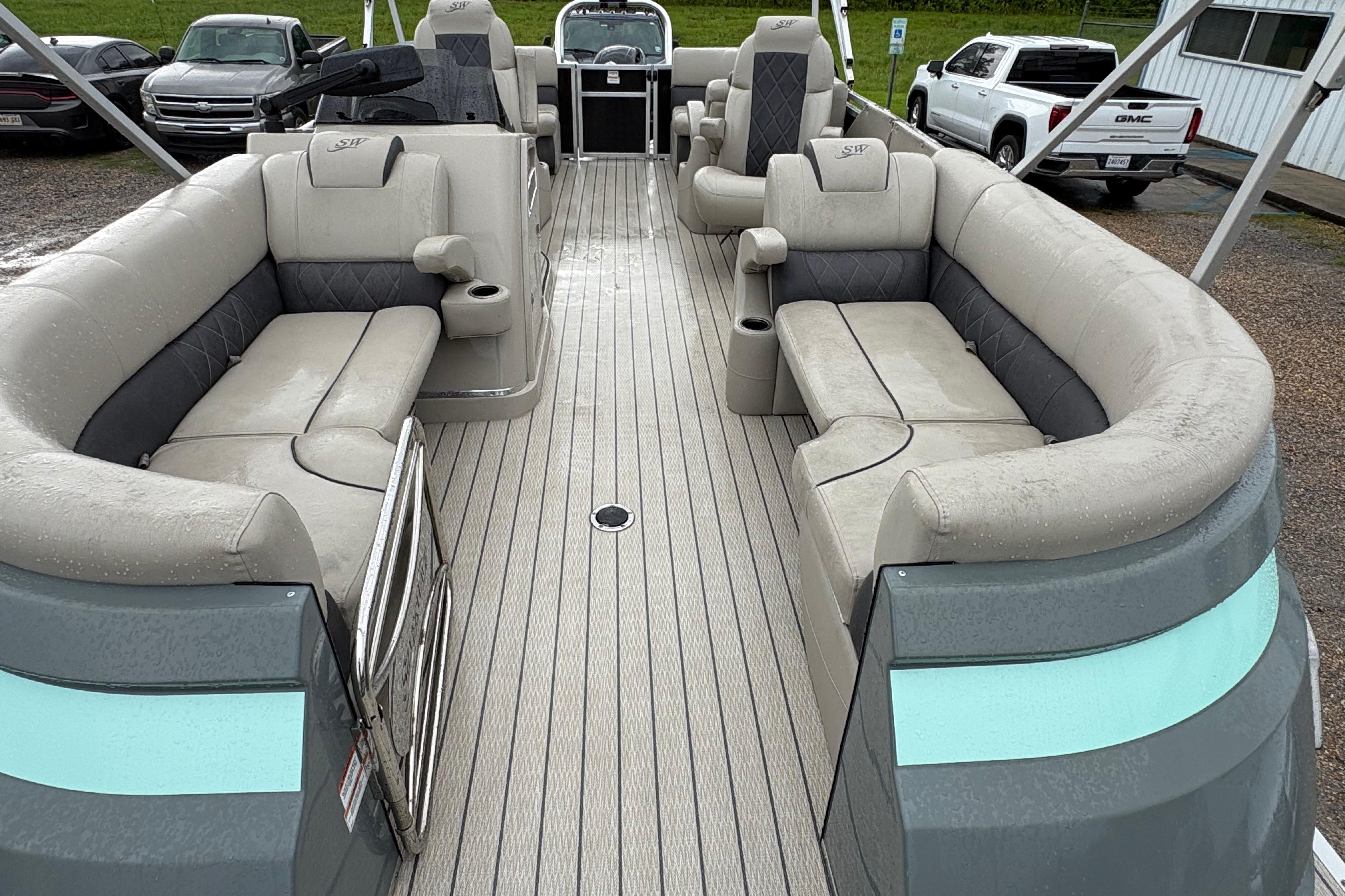 2023 SilverWave 2410 CLS pontoon boat with spacious seating and modern design.