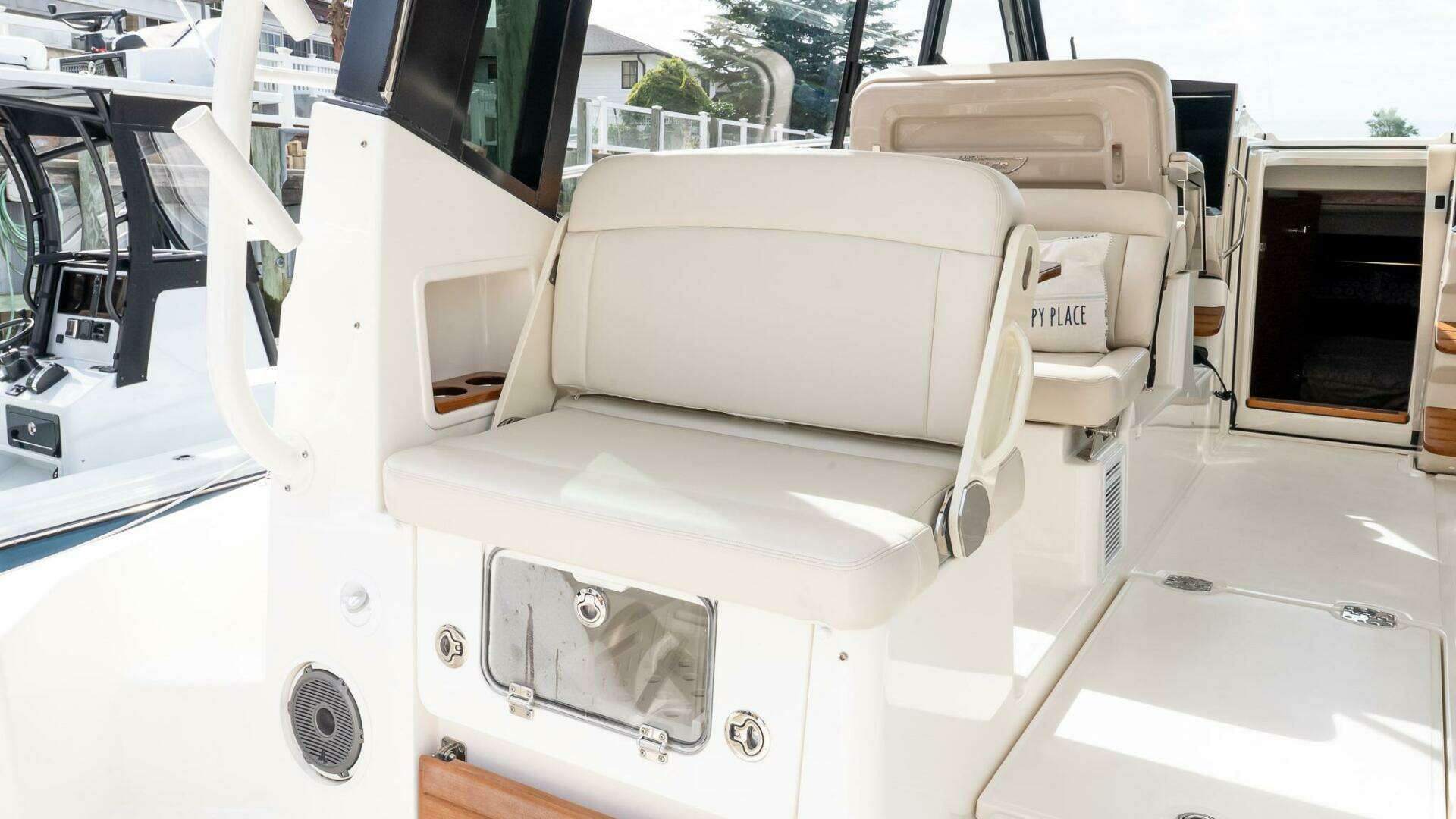 2024 Boston Whaler 405 Conquest - Image 27