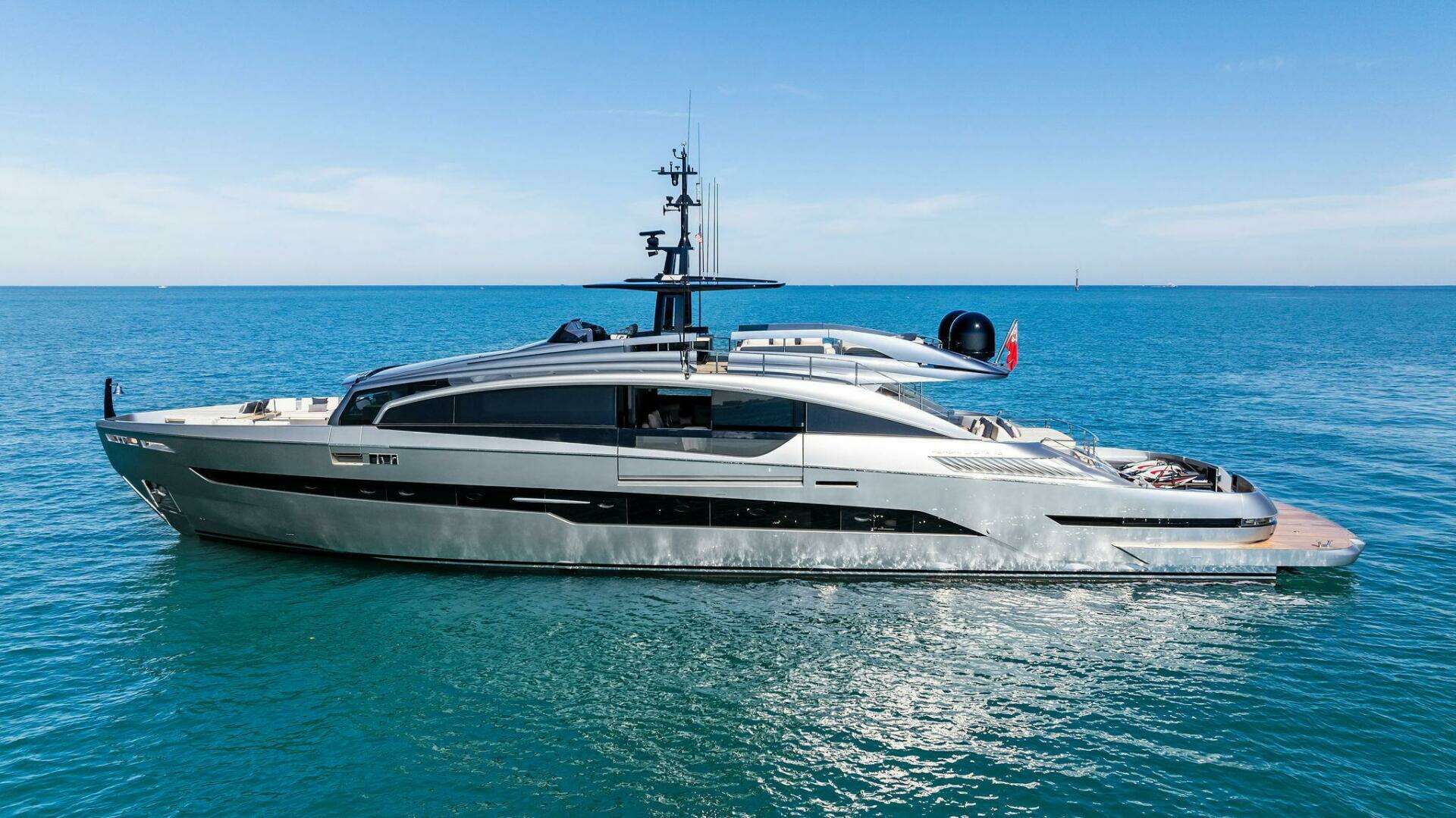 2023 Pershing GTX Motoryacht - Image 11