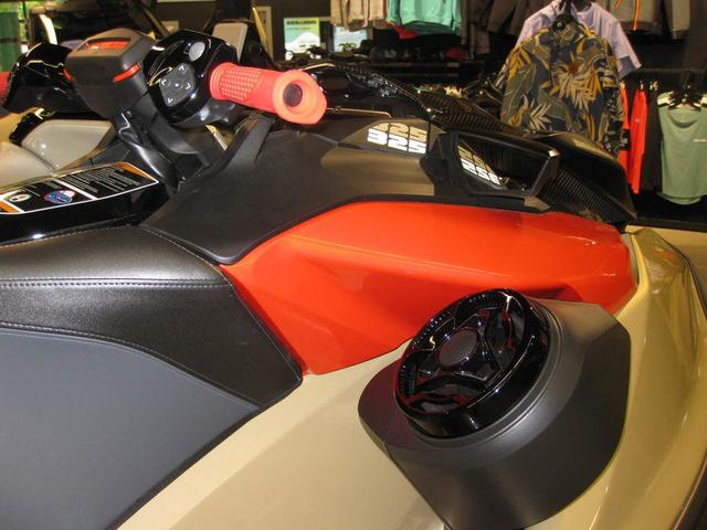 2025 Sea-Doo RXP-X 325 - 5