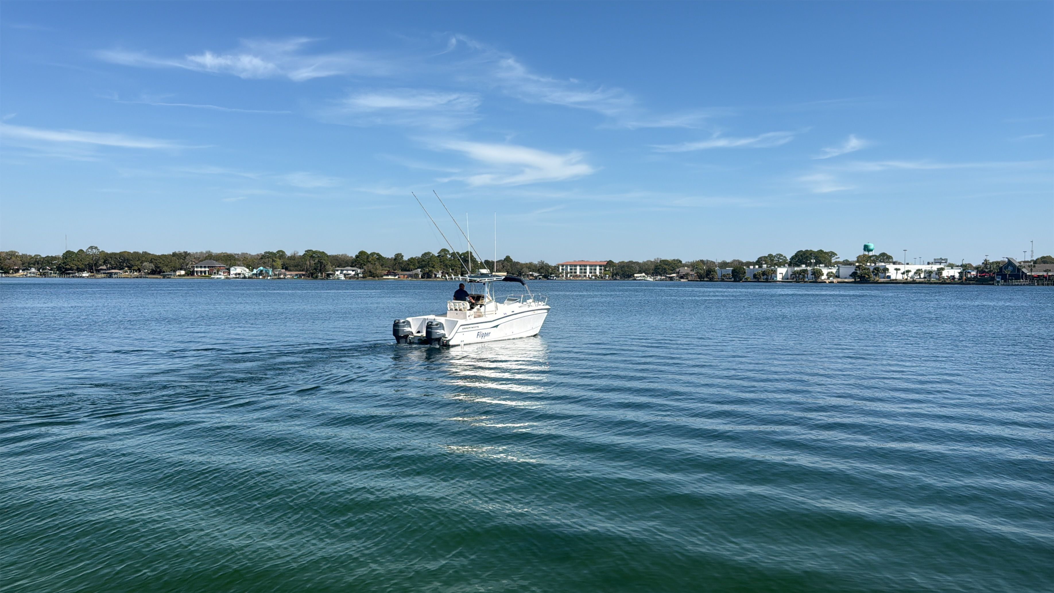 Grady-White X26 Tigercat 2000 on calm water under blue sky.