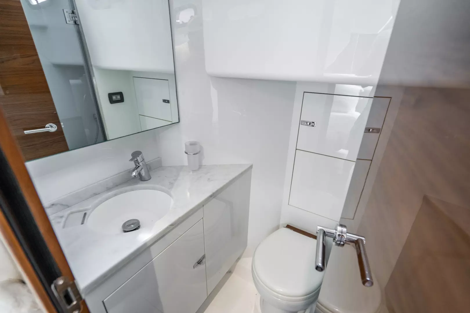 2018 Princess F62 - Image 100
