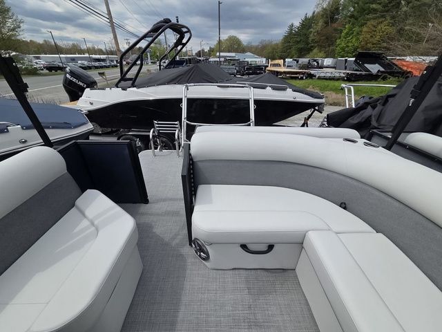 2026 Crest Conquest SE 220 Cruise Tri-Toon W/150Hp And Traile - 13