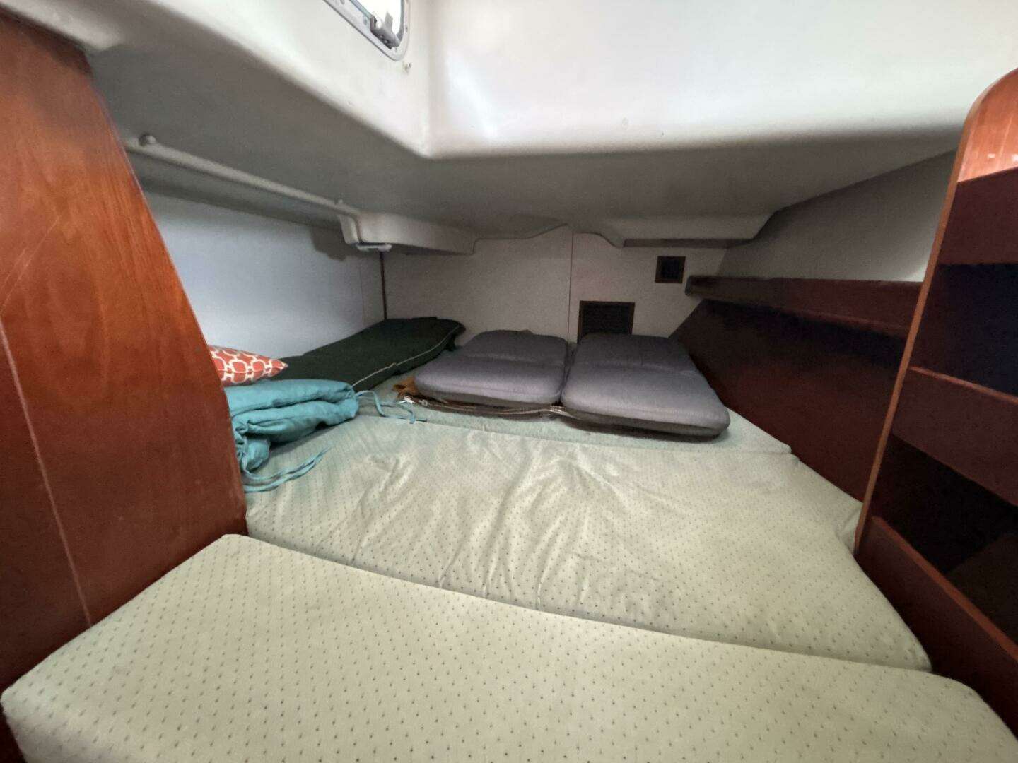 2004 Beneteau 423 - Image 29