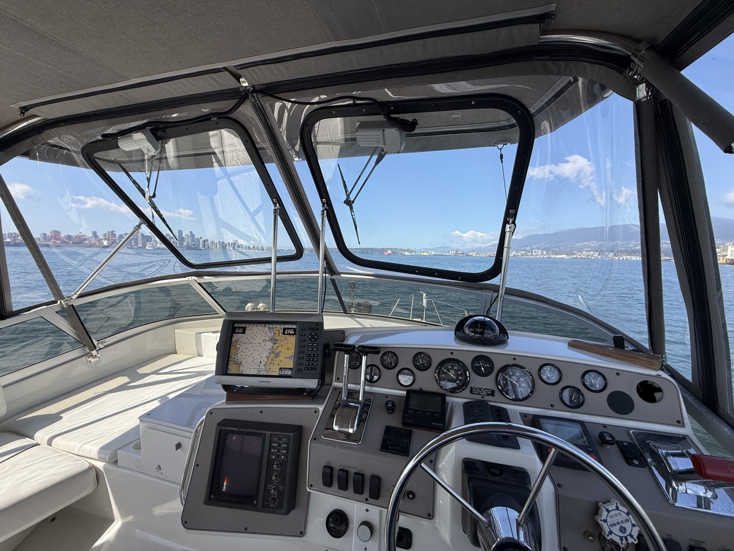 1996 Carver 370 Voyager - Image 35