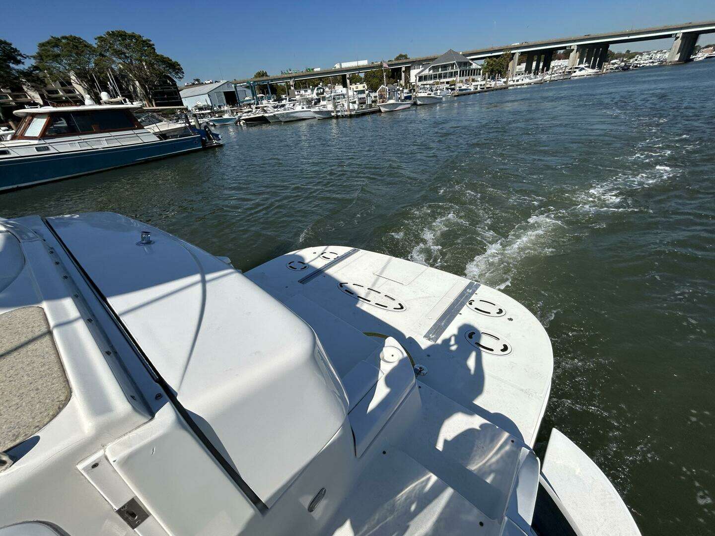 2003 Cruisers Yachts 540 Express - Image 5