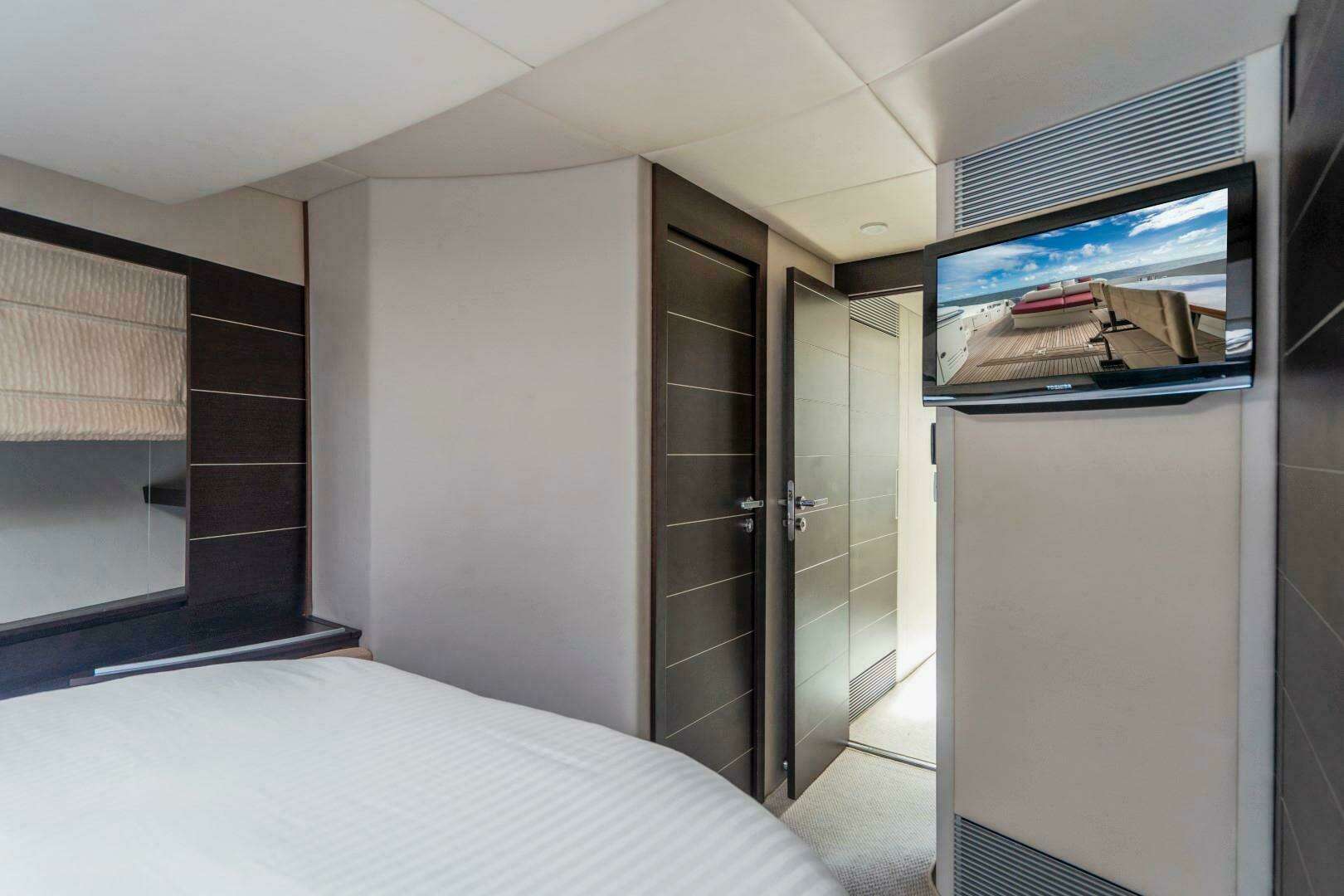 2007 Azimut 68S - Image 46