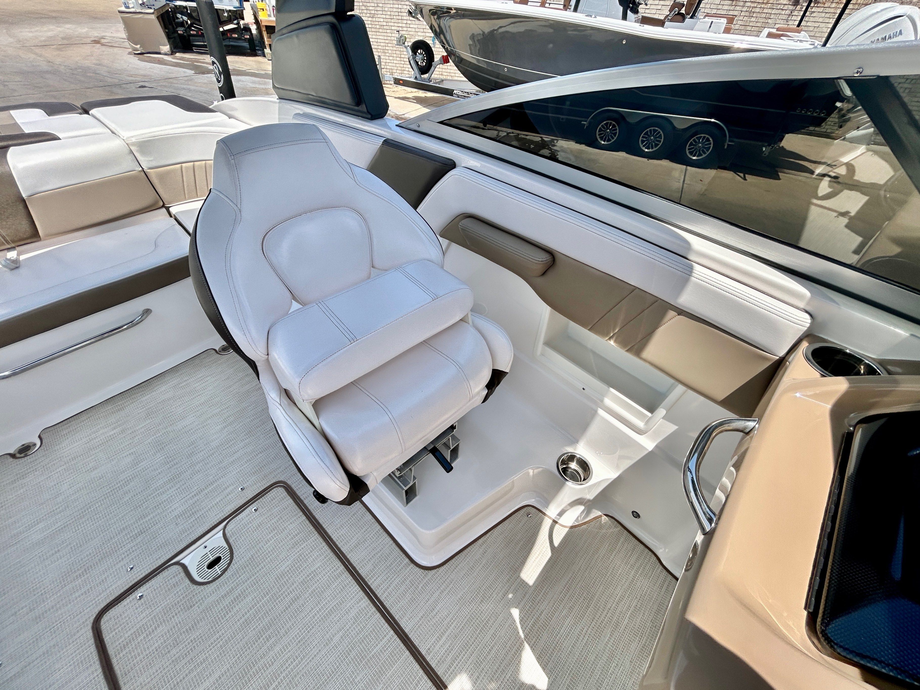 2018 Chaparral 23 Surf - 42