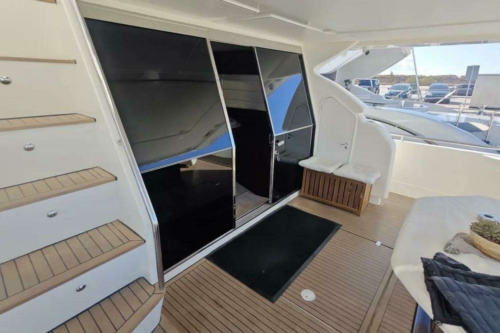 2002 Ferretti Yachts 720 - Image 21