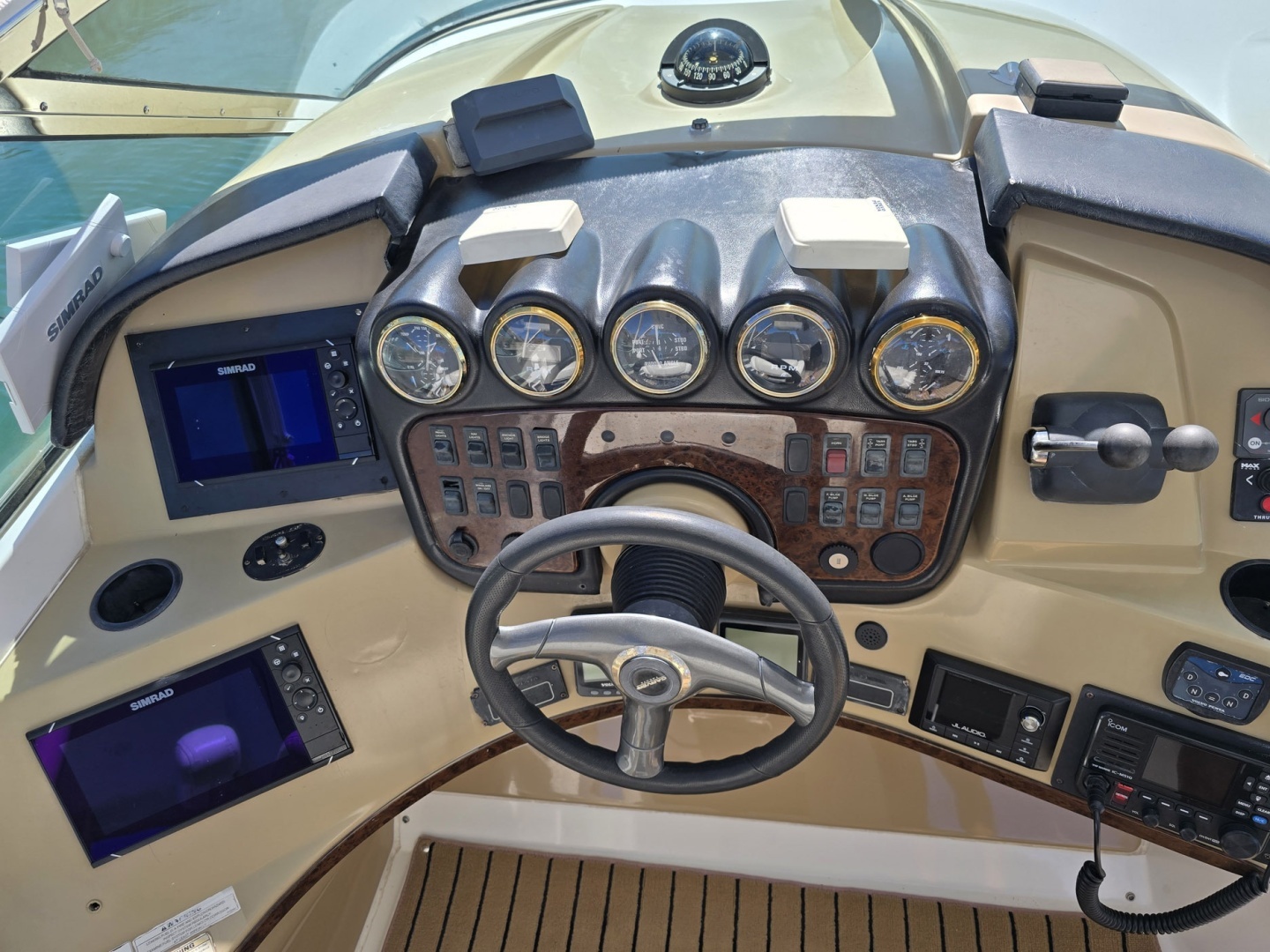2001 Carver 570 Voyager Pilothouse - Image 40