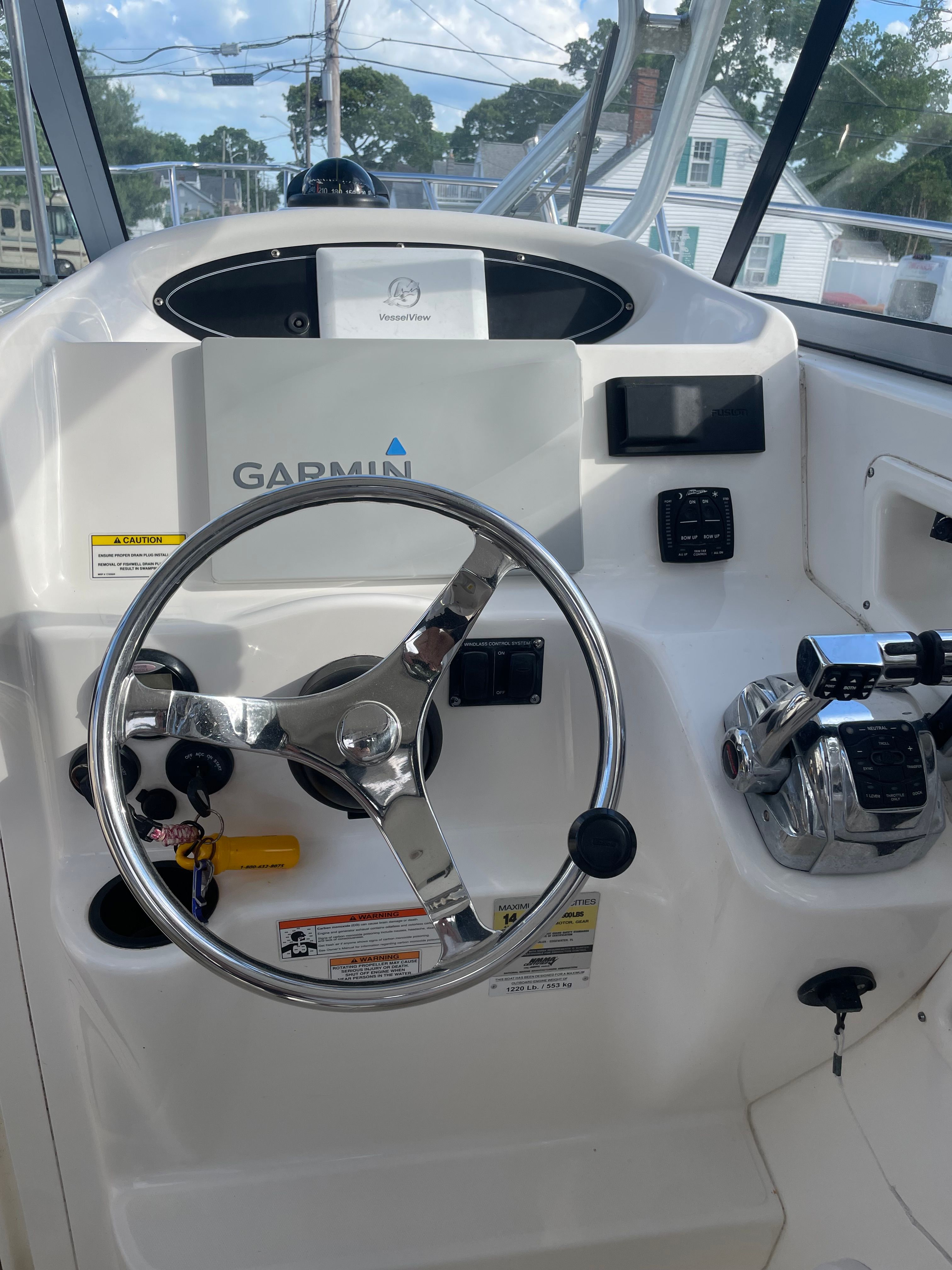 2009 Boston Whaler 255 Conquest - 9