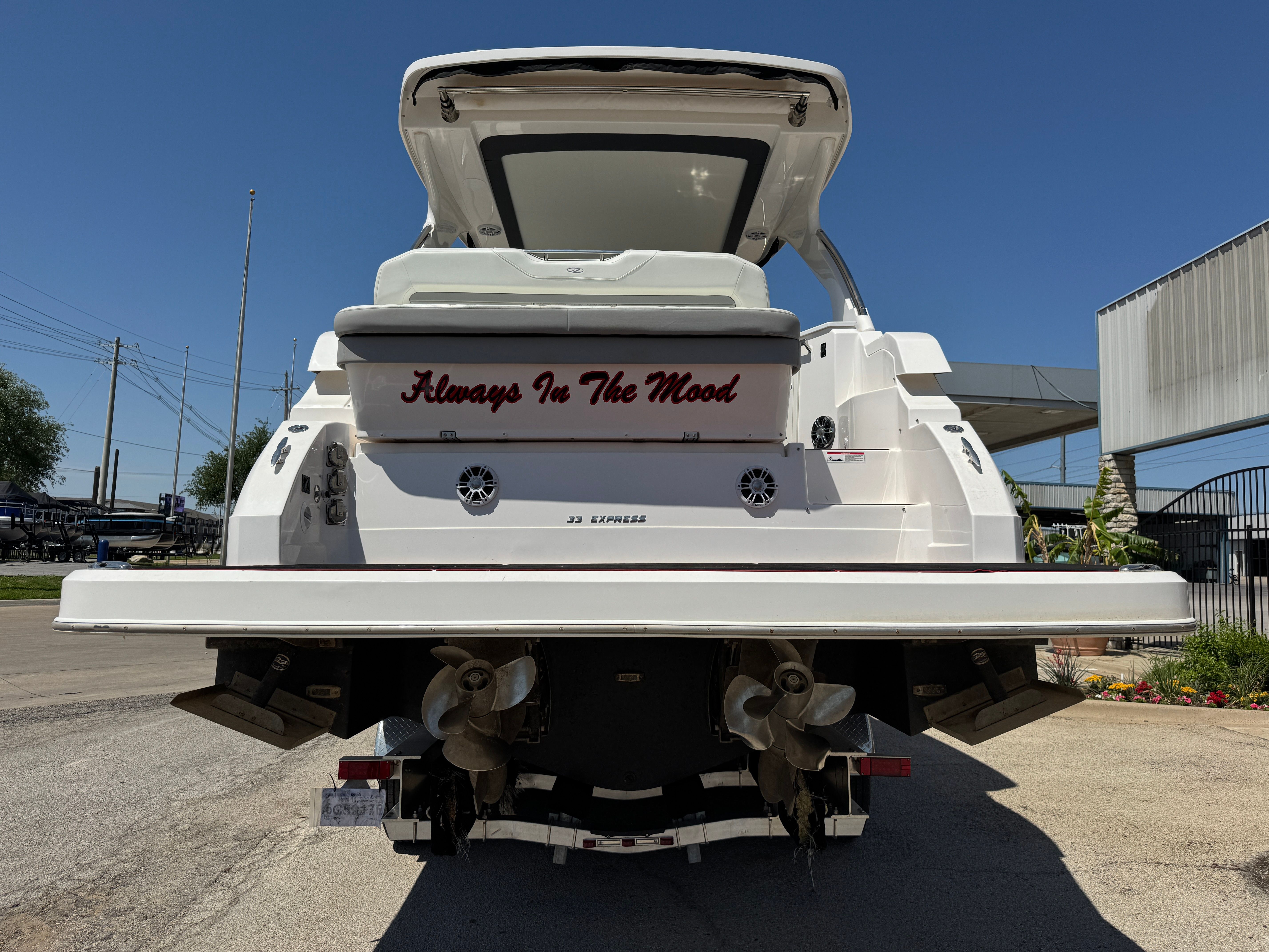 2023 REGAL 33 EXPRESS - Image 14