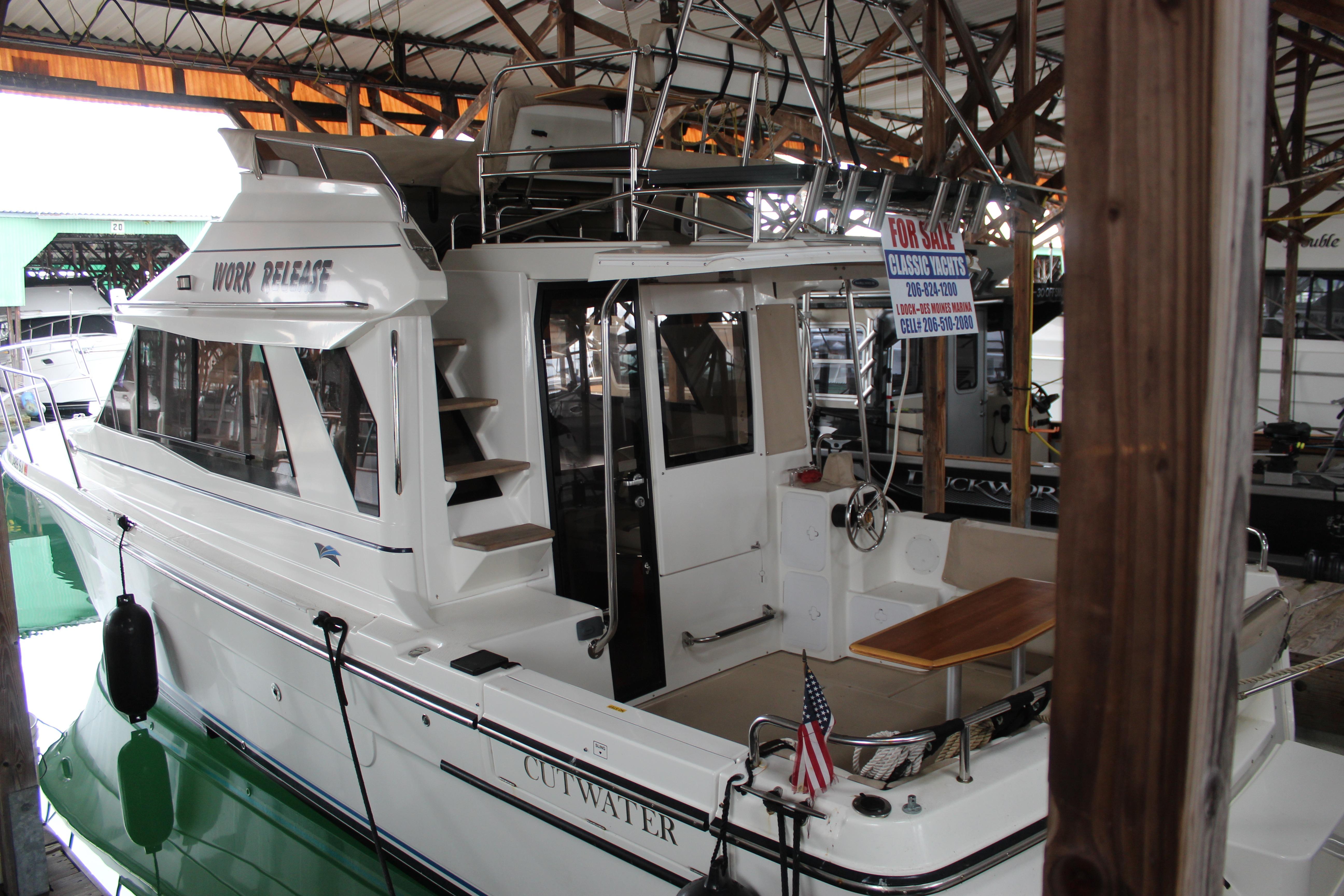 2016 Cutwater 30 Command Bridge