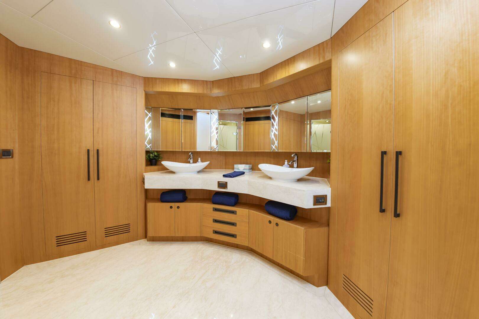 2017 Johnson 93 Flybridge - Image 54