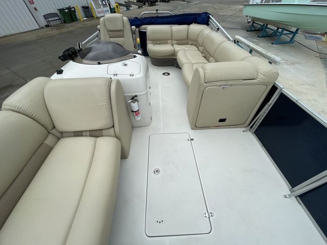 2019 SouthWind V23LC - 6