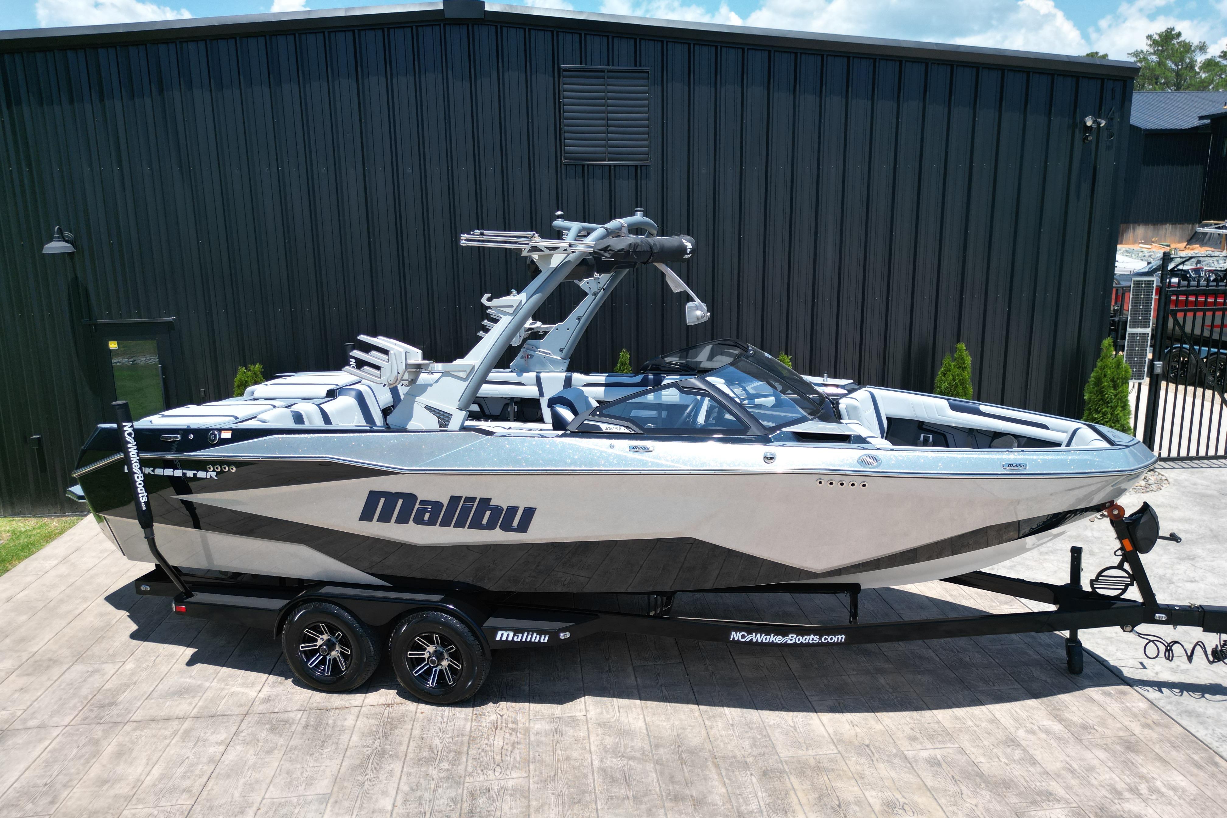 2025 Malibu Wakesetter 25 LSV