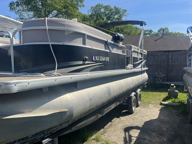 2011 Sweetwater 2486C