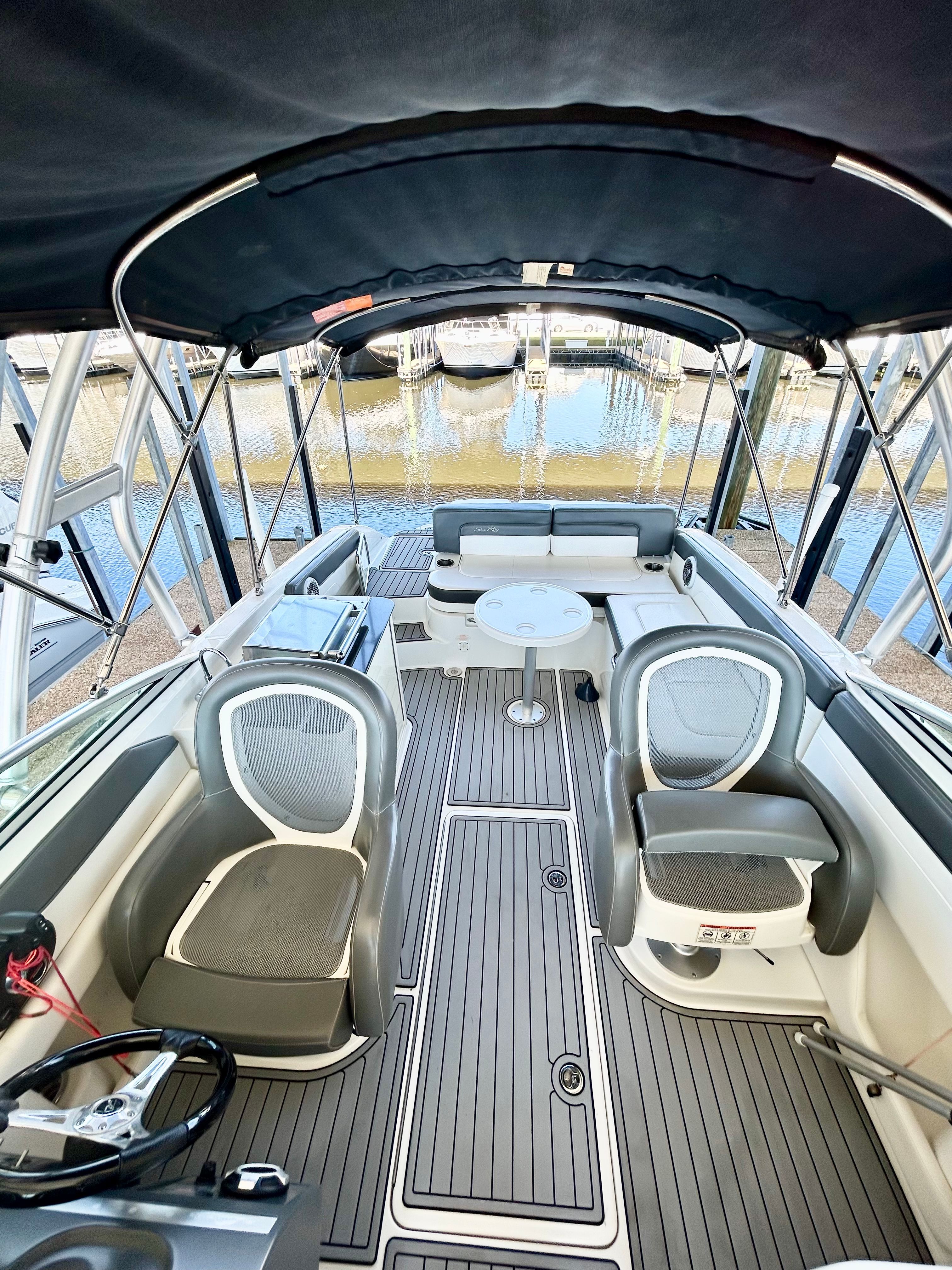 2011 Sea Ray 280 Sundeck - 4