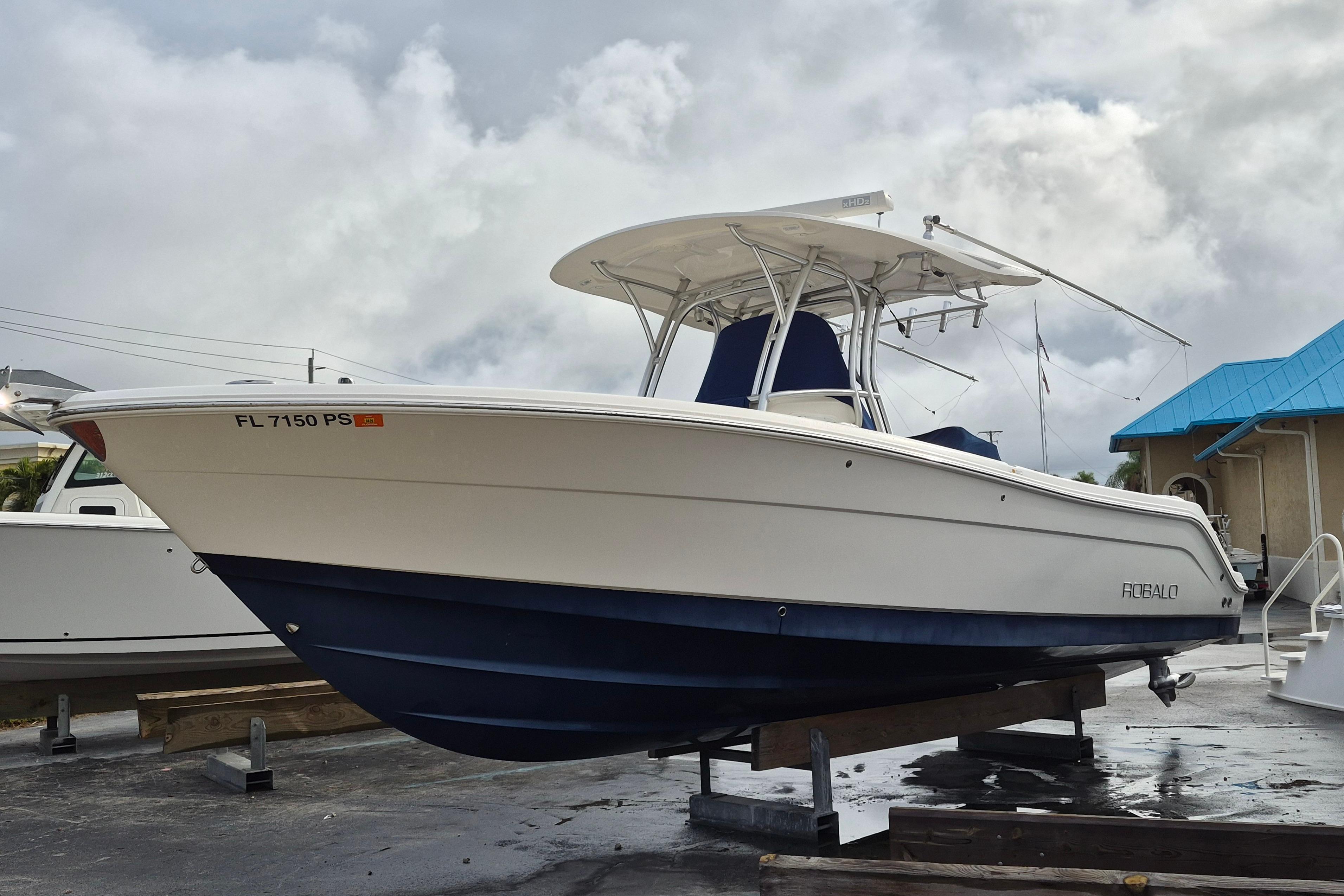 2014 Robalo R300 Center Console