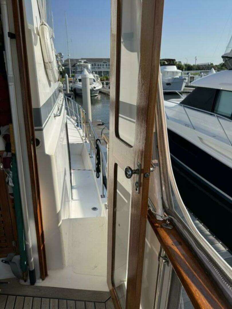 1990 Marine Trader Tradewinds - Image 9