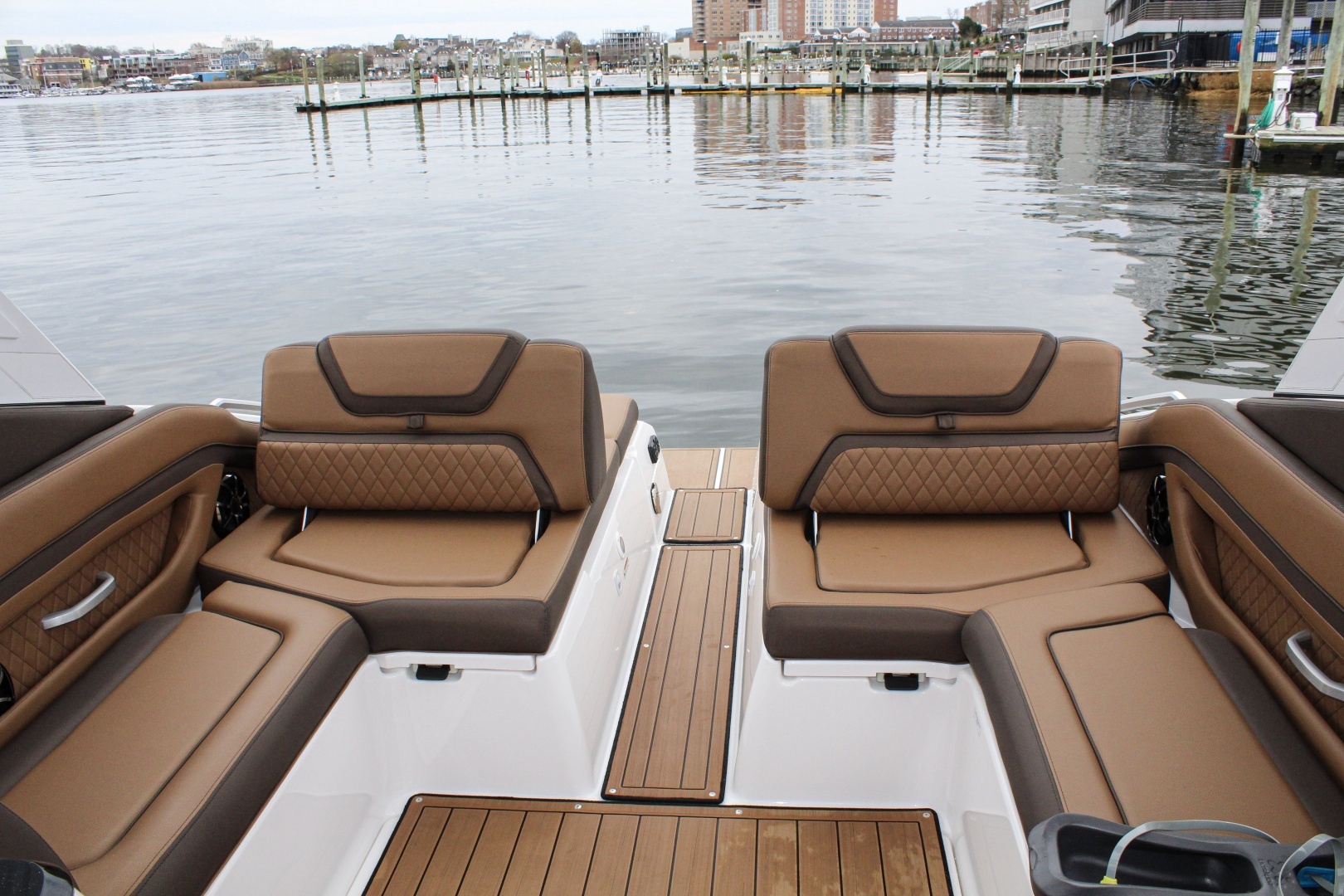 2024 Yamaha Boats 275SD - Image 10