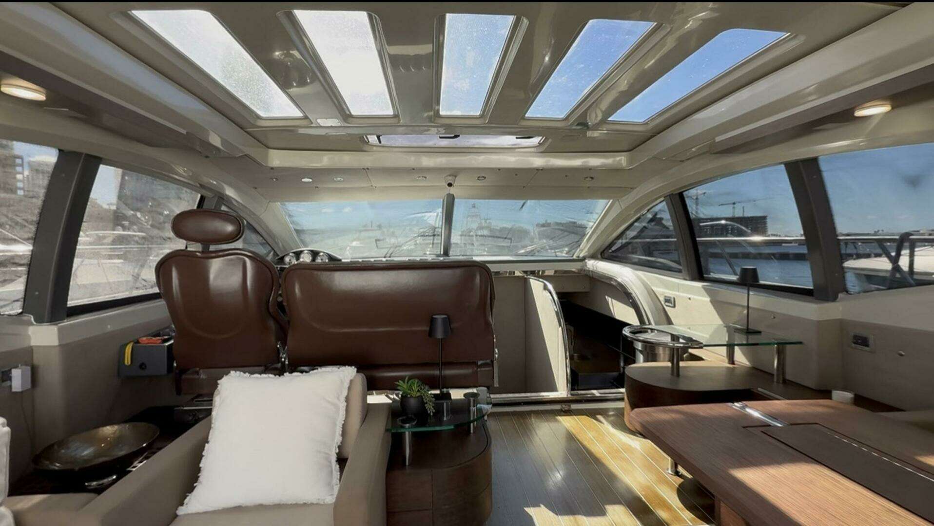 2011 Azimut 68S - Image 13