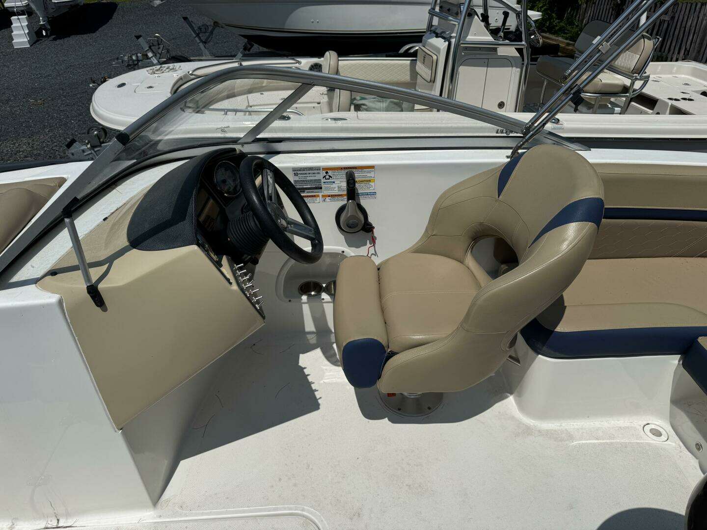 2019 Hurricane SunDeck 191 OB - Image 9