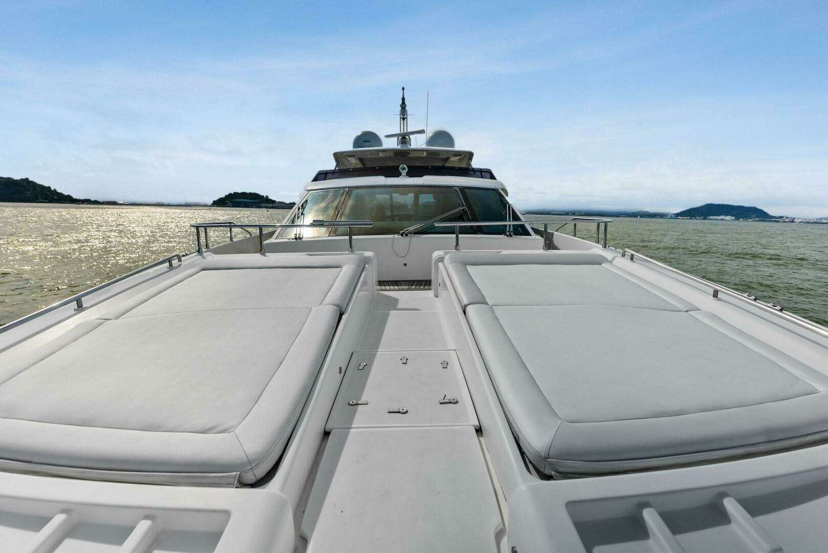 2014 Custom Line 100 - Image 32
