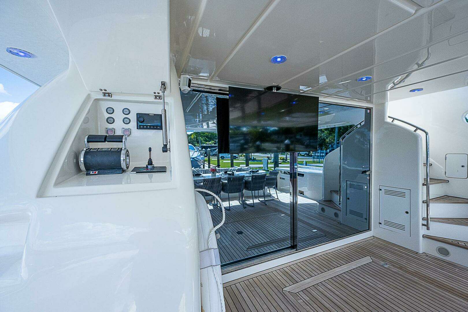 2006 Ferretti Yachts 830 - Image 29