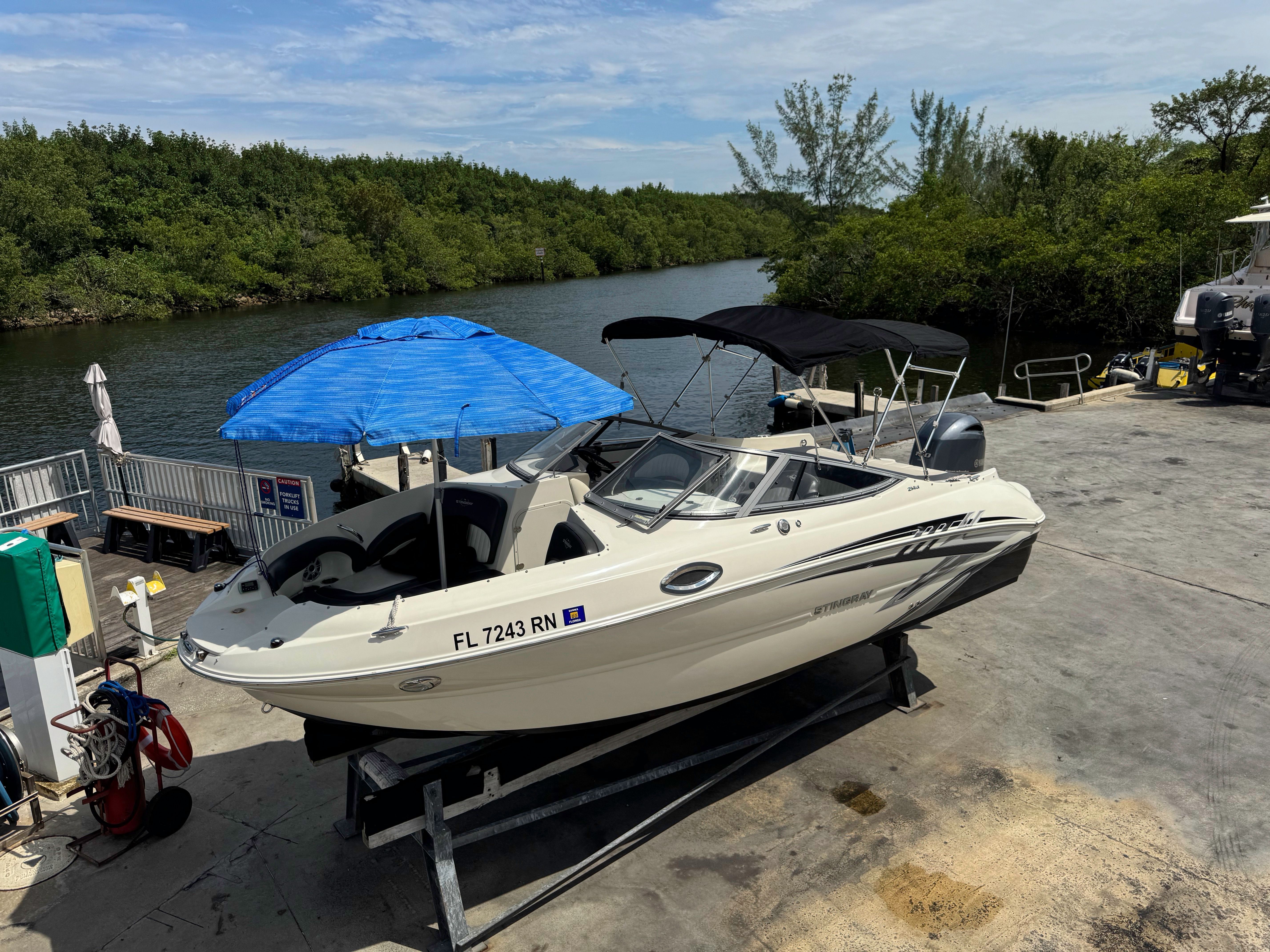 2017 Stingray 214 LR - 11