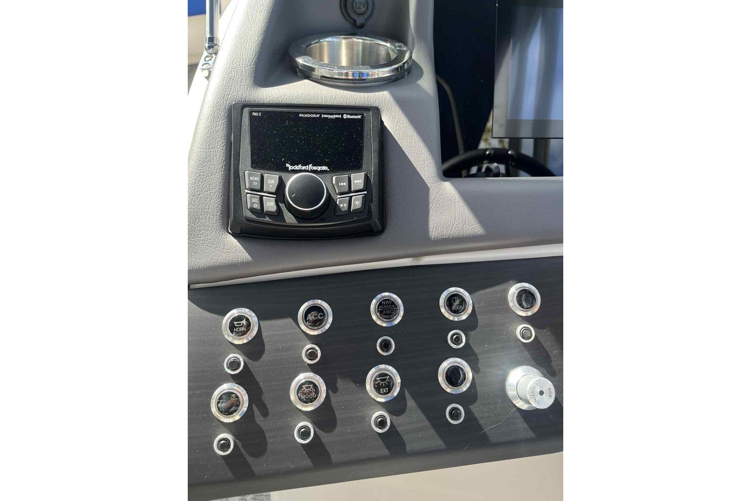 Control panel of 2025 Bennington 25QXSBWA boat featuring Rockford Fosgate audio system.