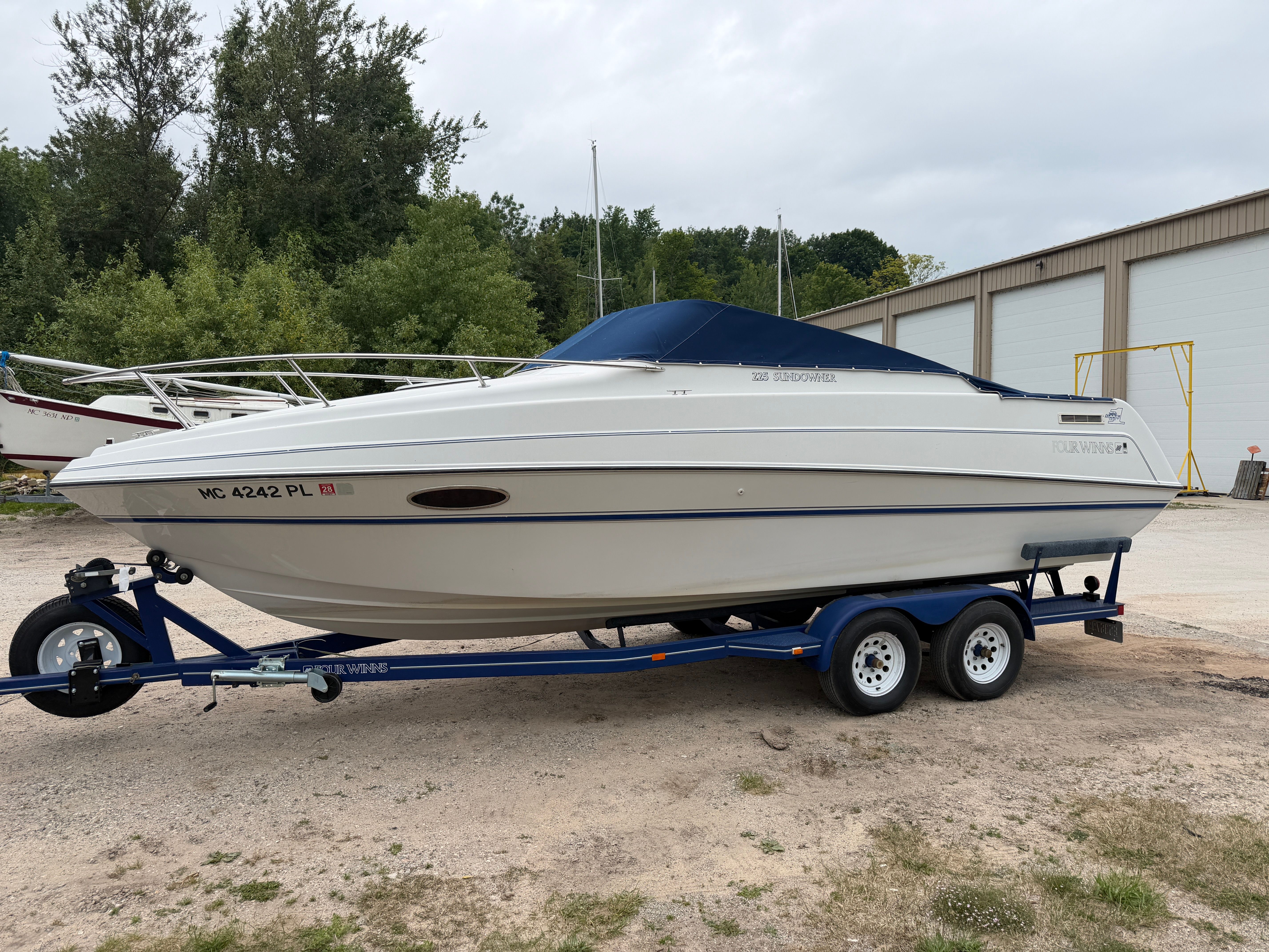 1992 Four Winns 225 Sundowner