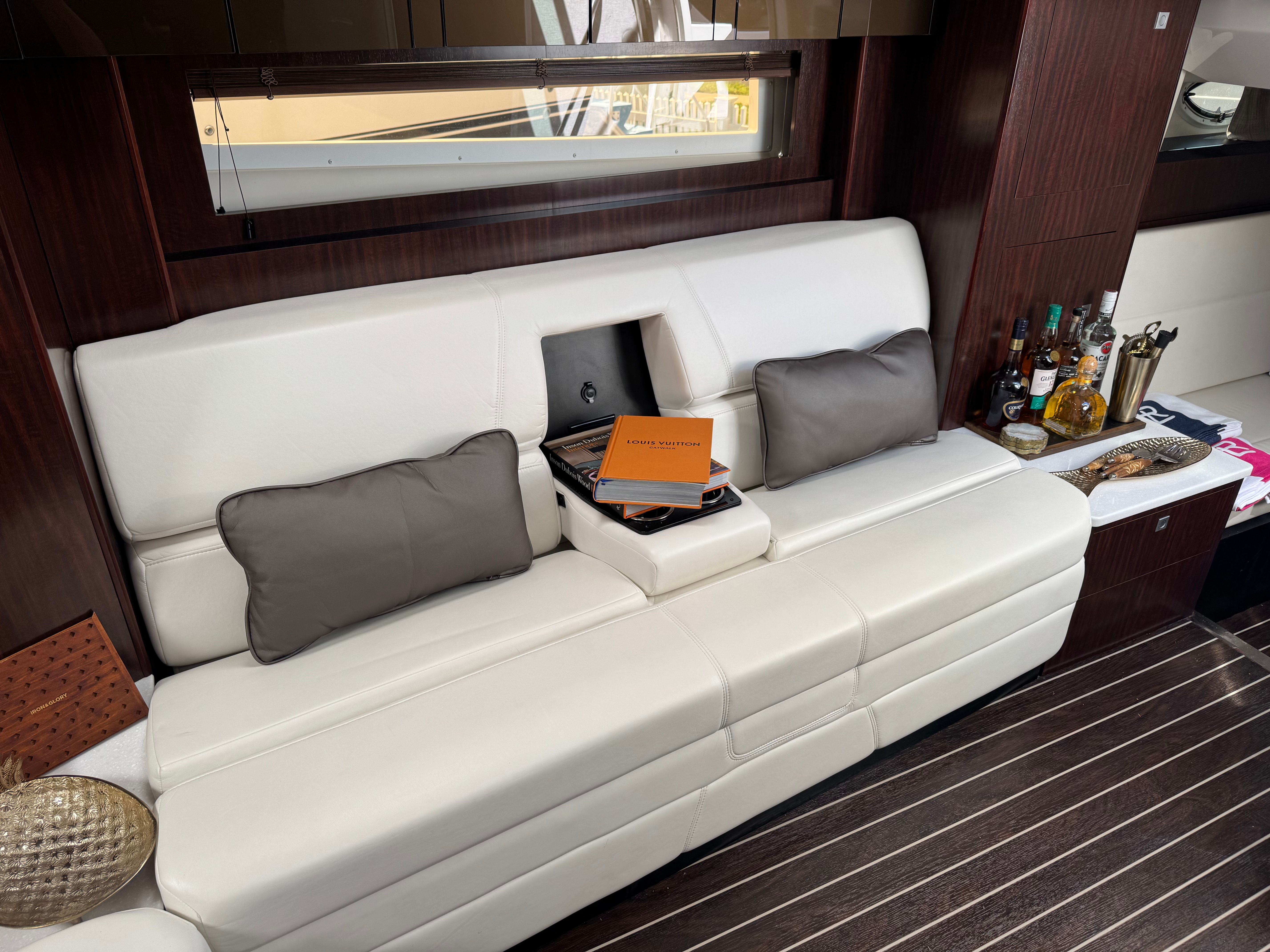 2018 Monterey 335 Sport Yacht - 34