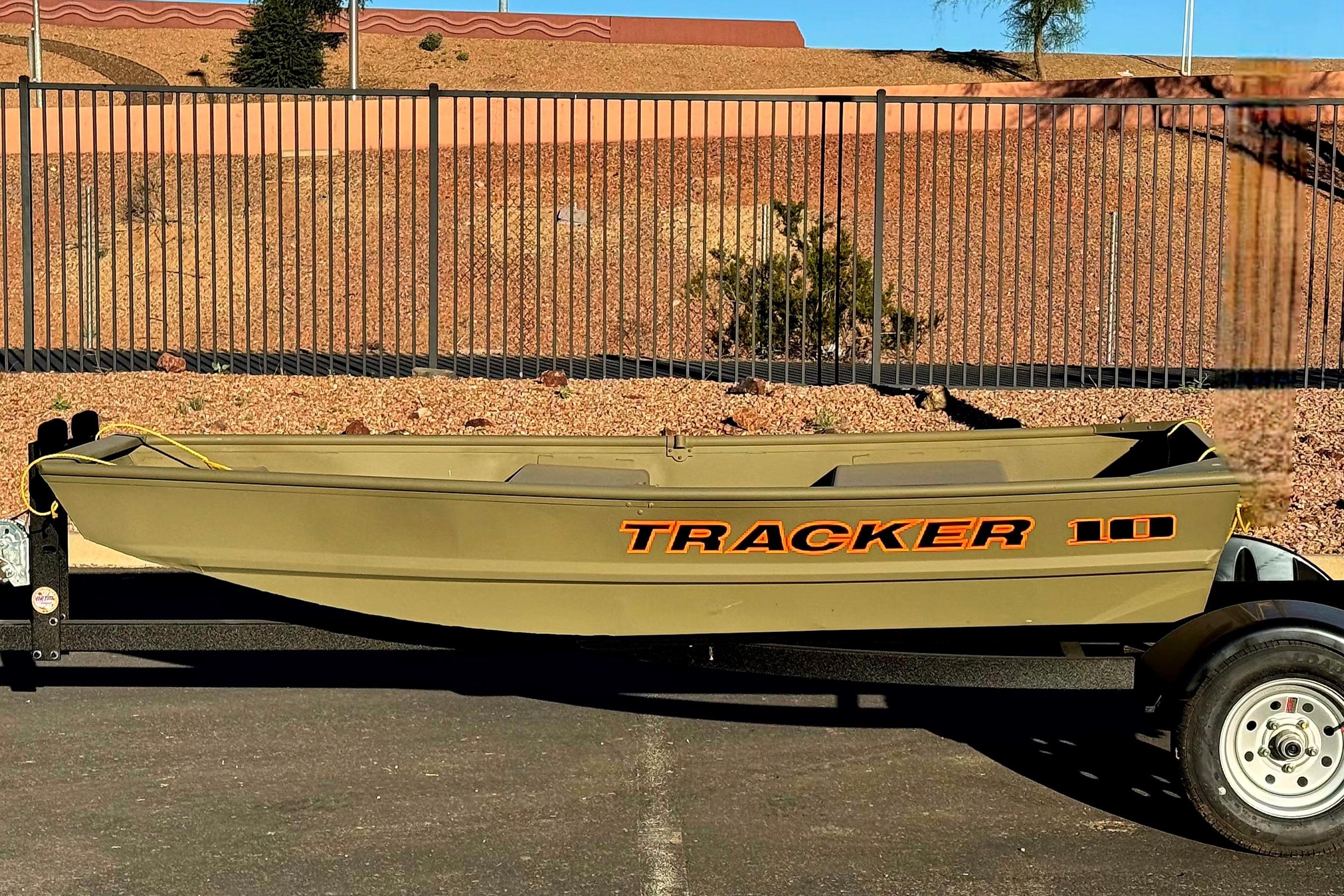 2026 Tracker Grizzly 10 Jon