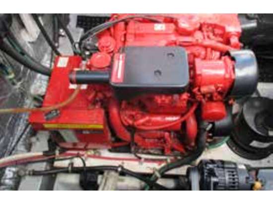 Engine of a 2000 Bayliner 3055 Ciera Sunbridge boat.