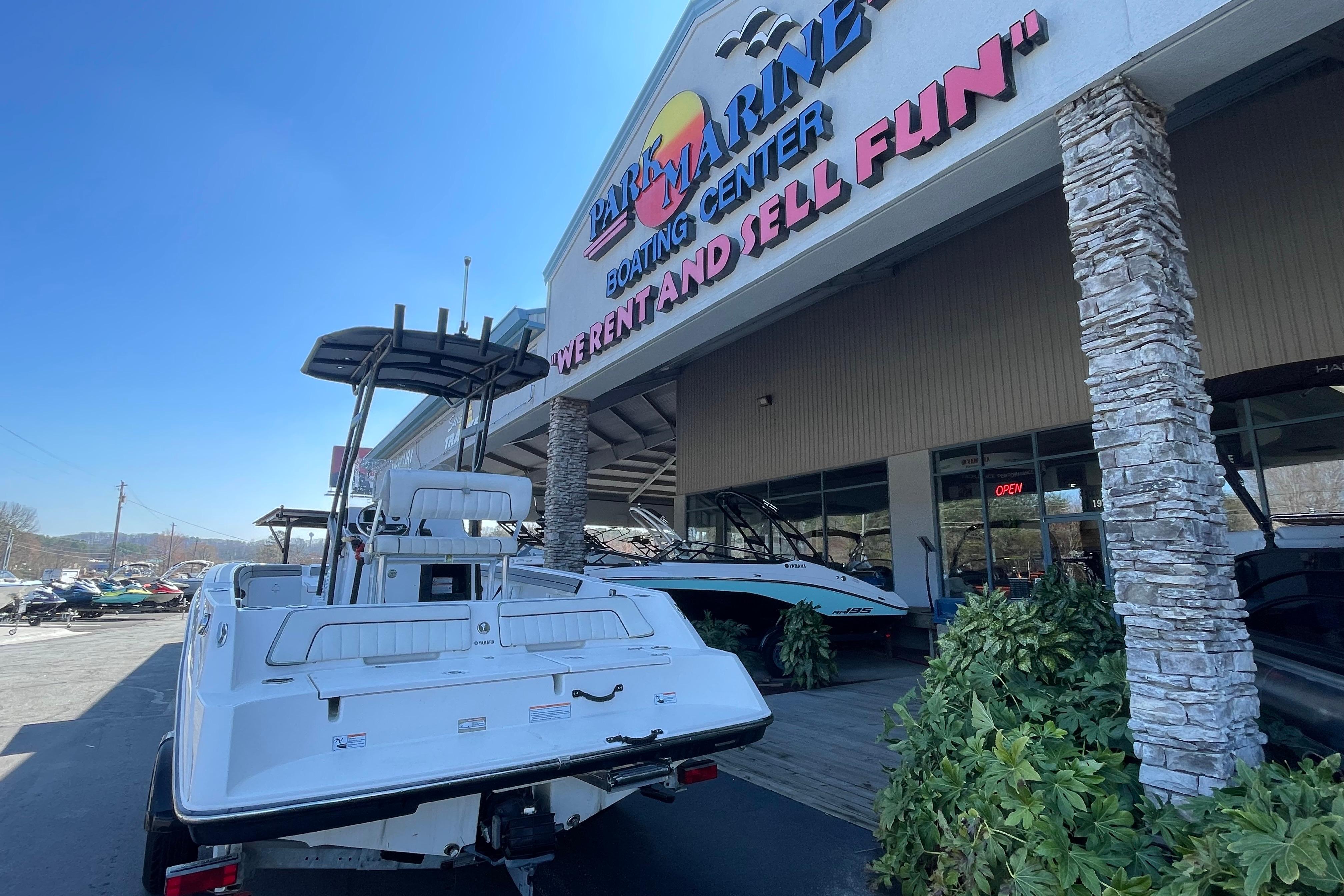 2021 Yamaha Boats 195 FSH Sport at a marine center, clear blue sky.