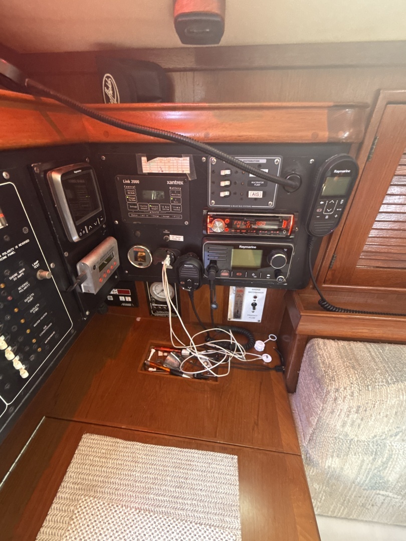 1995 Island Packet 37 - Image 39