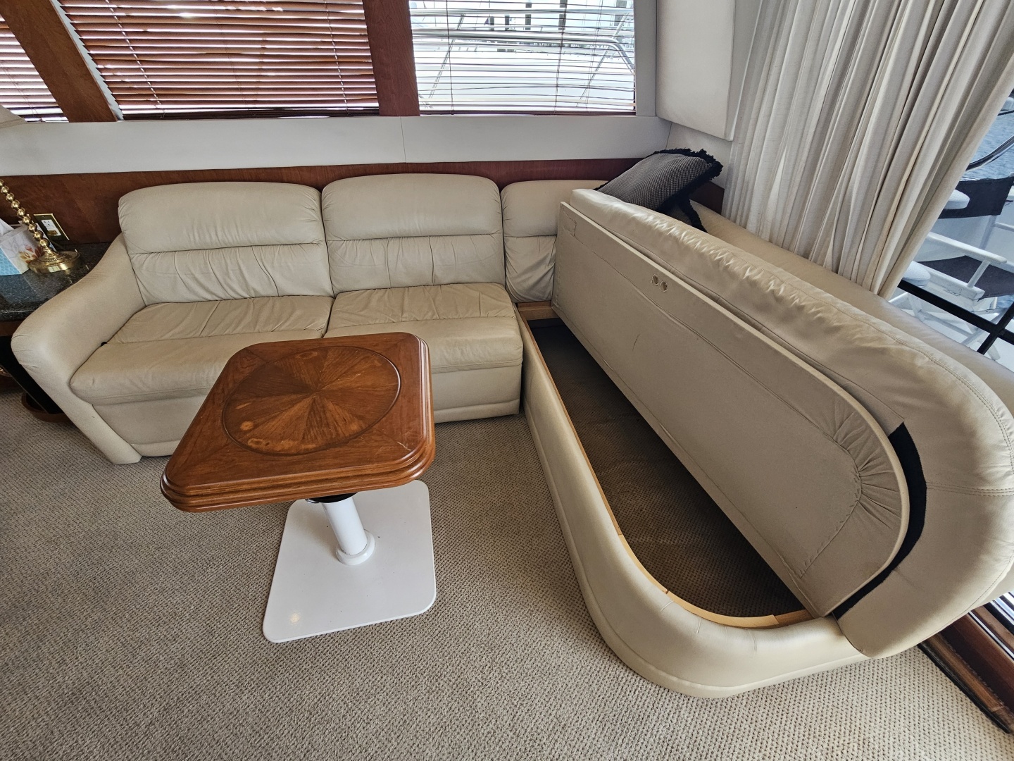 1999 Carver 530 Voyager - Image 38