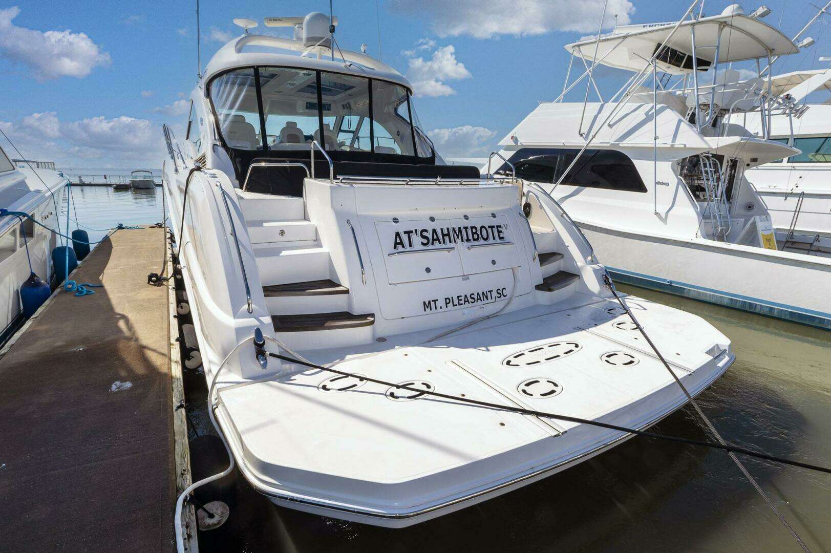 2011 Sea Ray 580 Sundancer - Image 2