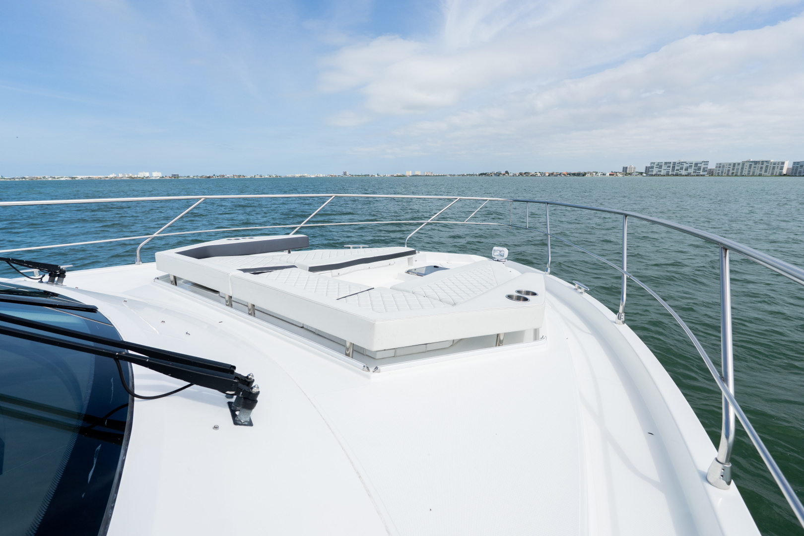 2018 Cruisers Yachts 50 CANTIUS - Image 32