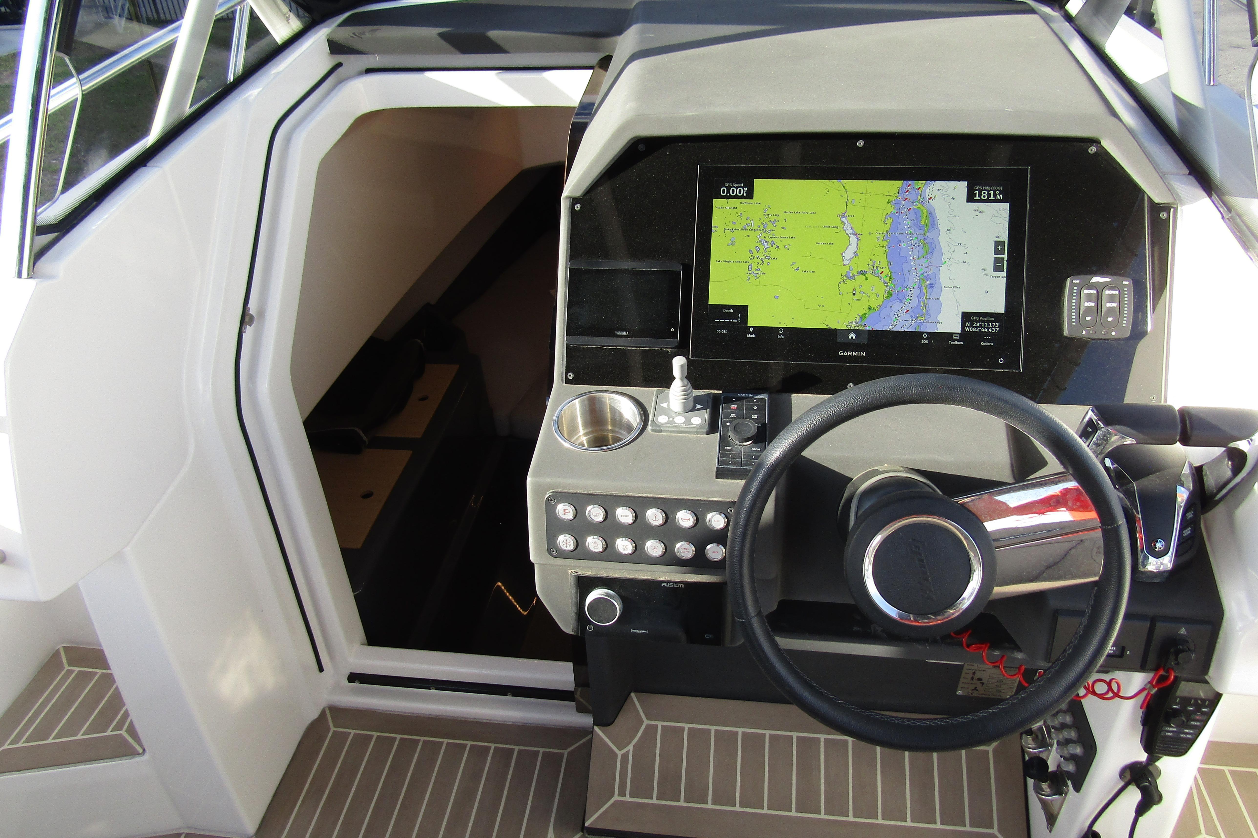 2023 Windy SR28 CC boat cockpit with navigation system and steering wheel.