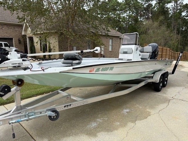 2022 Xpress H24B Bay