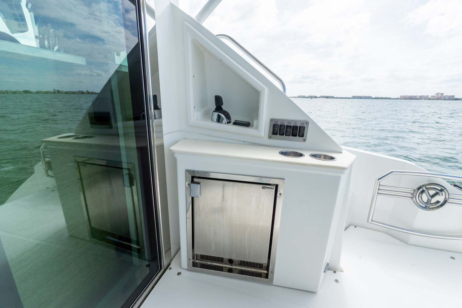 2018 Cruisers Yachts 50 CANTIUS - Image 34