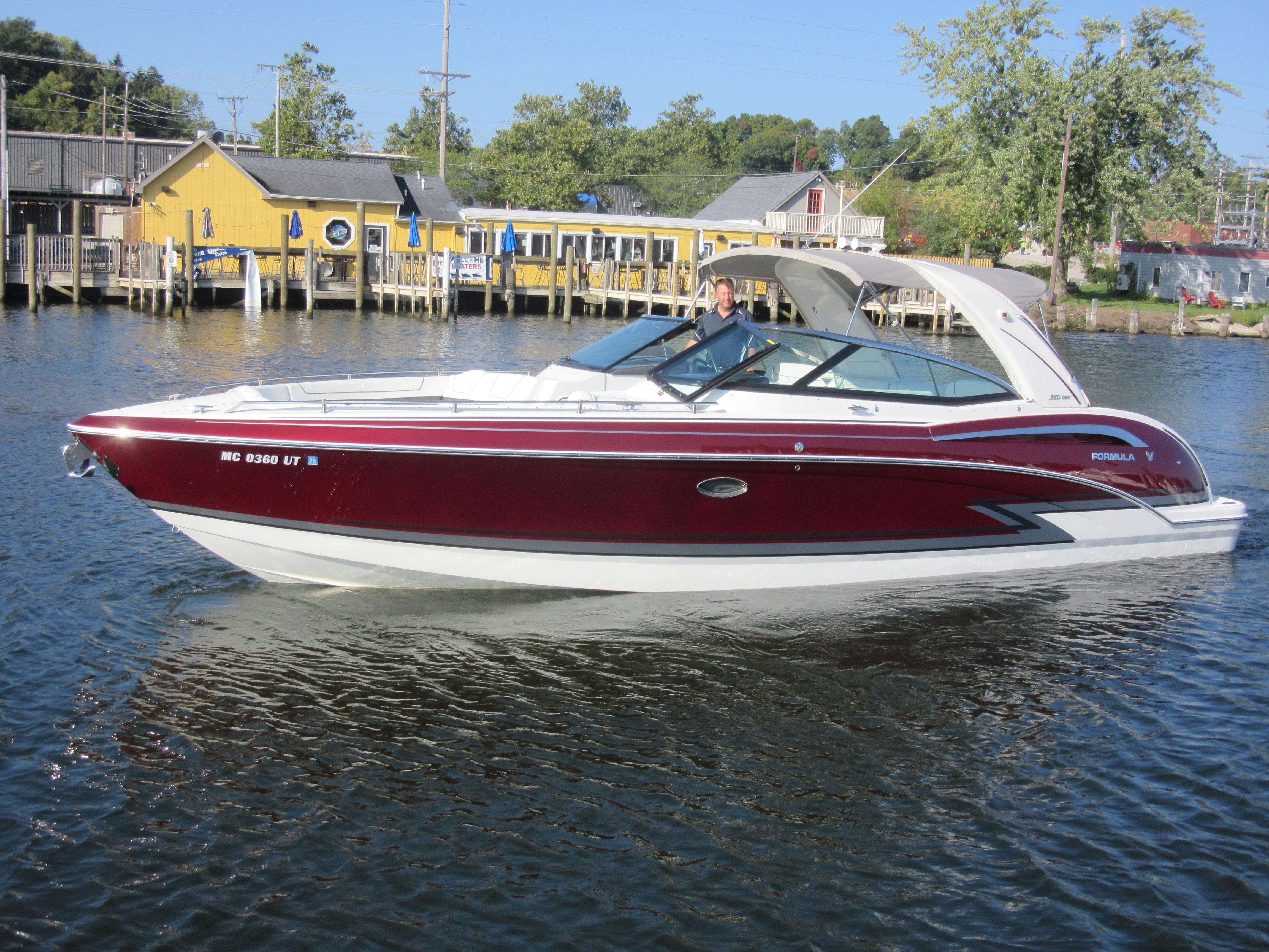 2019 Formula 350 Crossover Bowrider