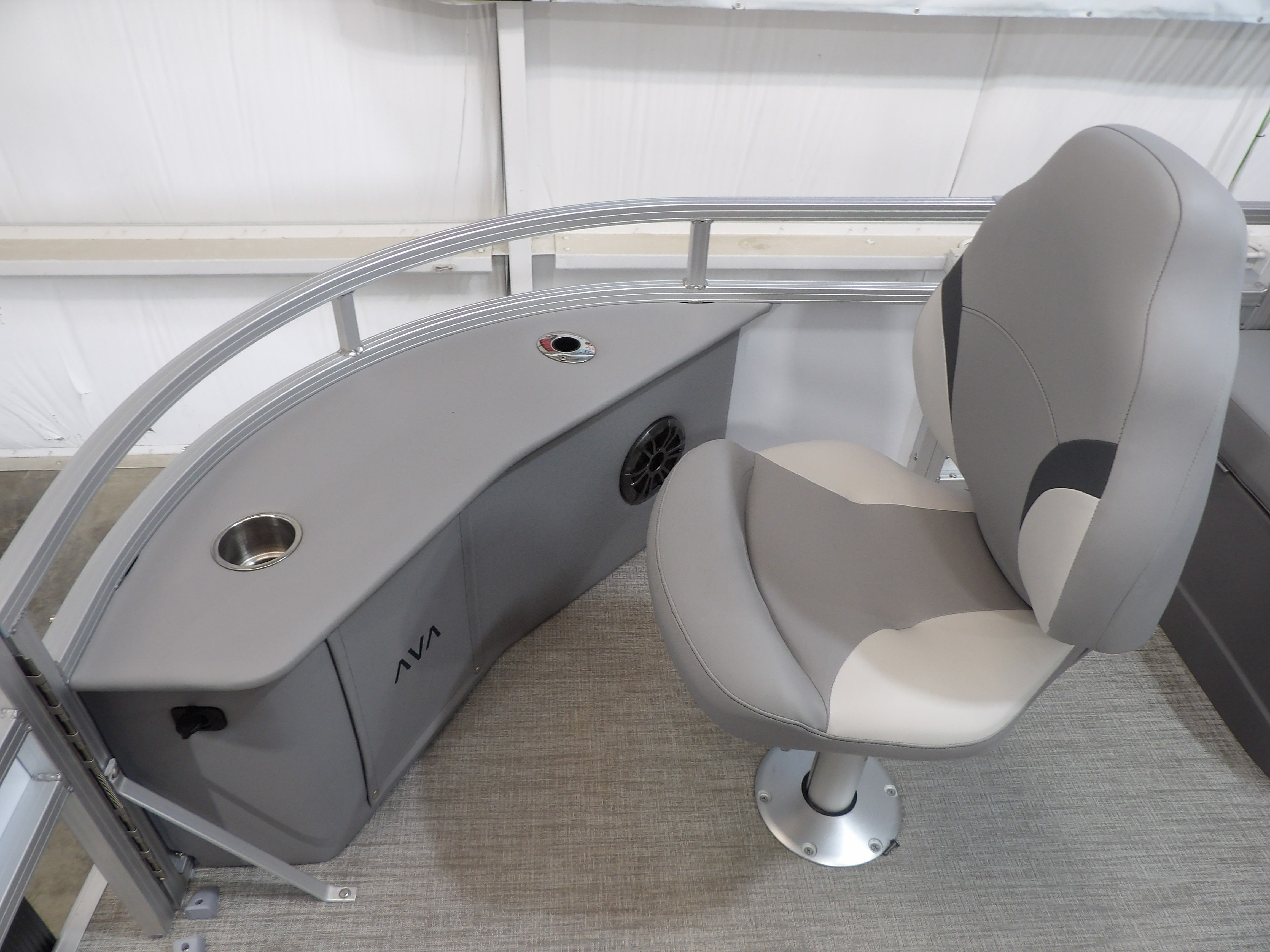 2026 Avalon Venture 85 Rear Fish - 21' - 18
