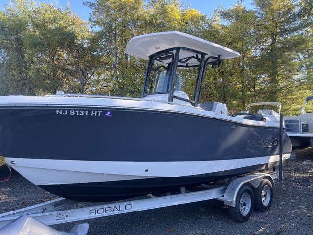 2024 Robalo R232 Explorer