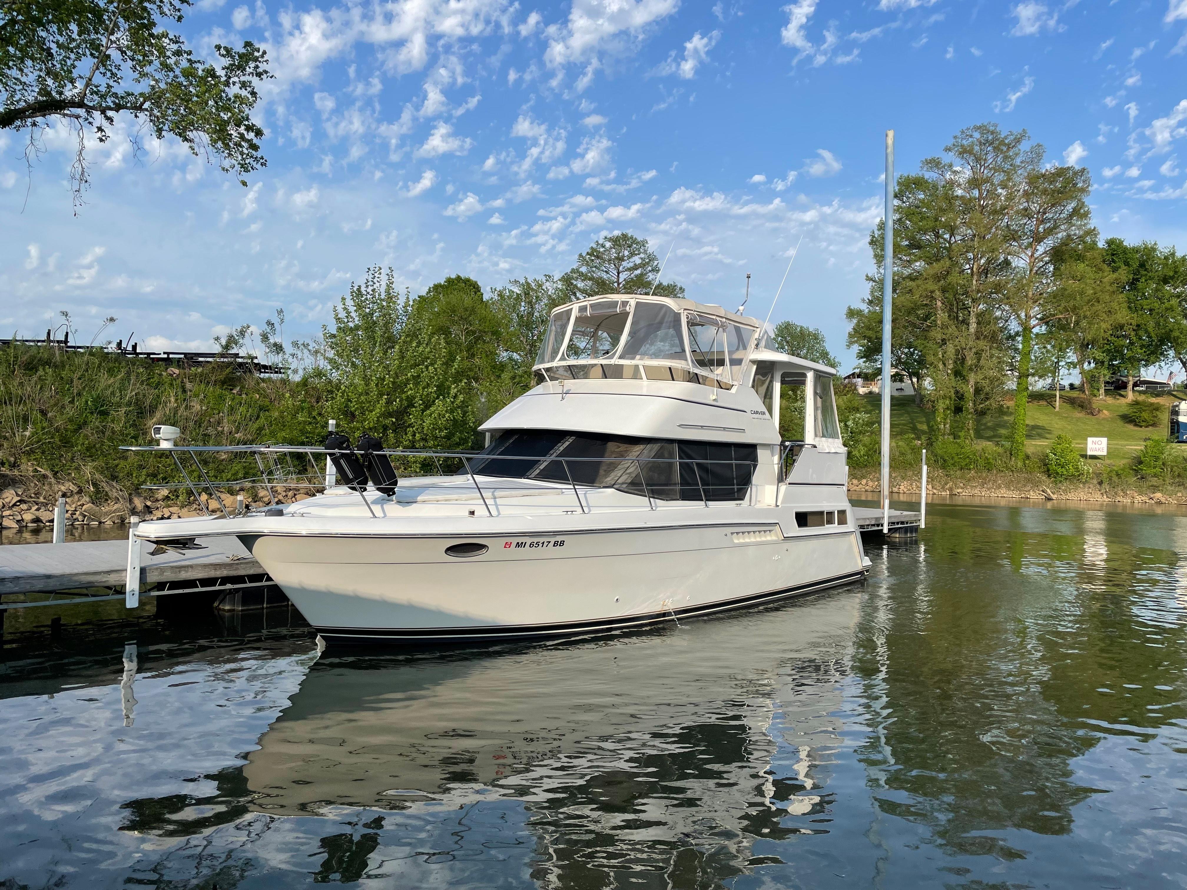 1998 Carver 355 Aft Cabin Motor Yacht