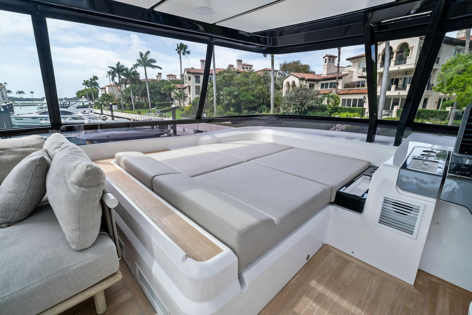 2023 Ferretti Yachts 860 - Image 30